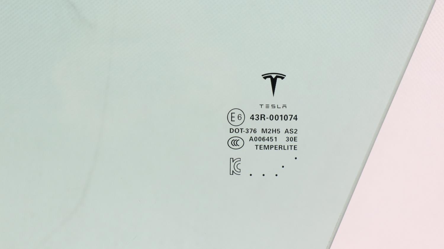 TESLA S LIFT SZYBA DRZWI PRZOD LEWA 6006647 00 E Part manufacturer Tesla