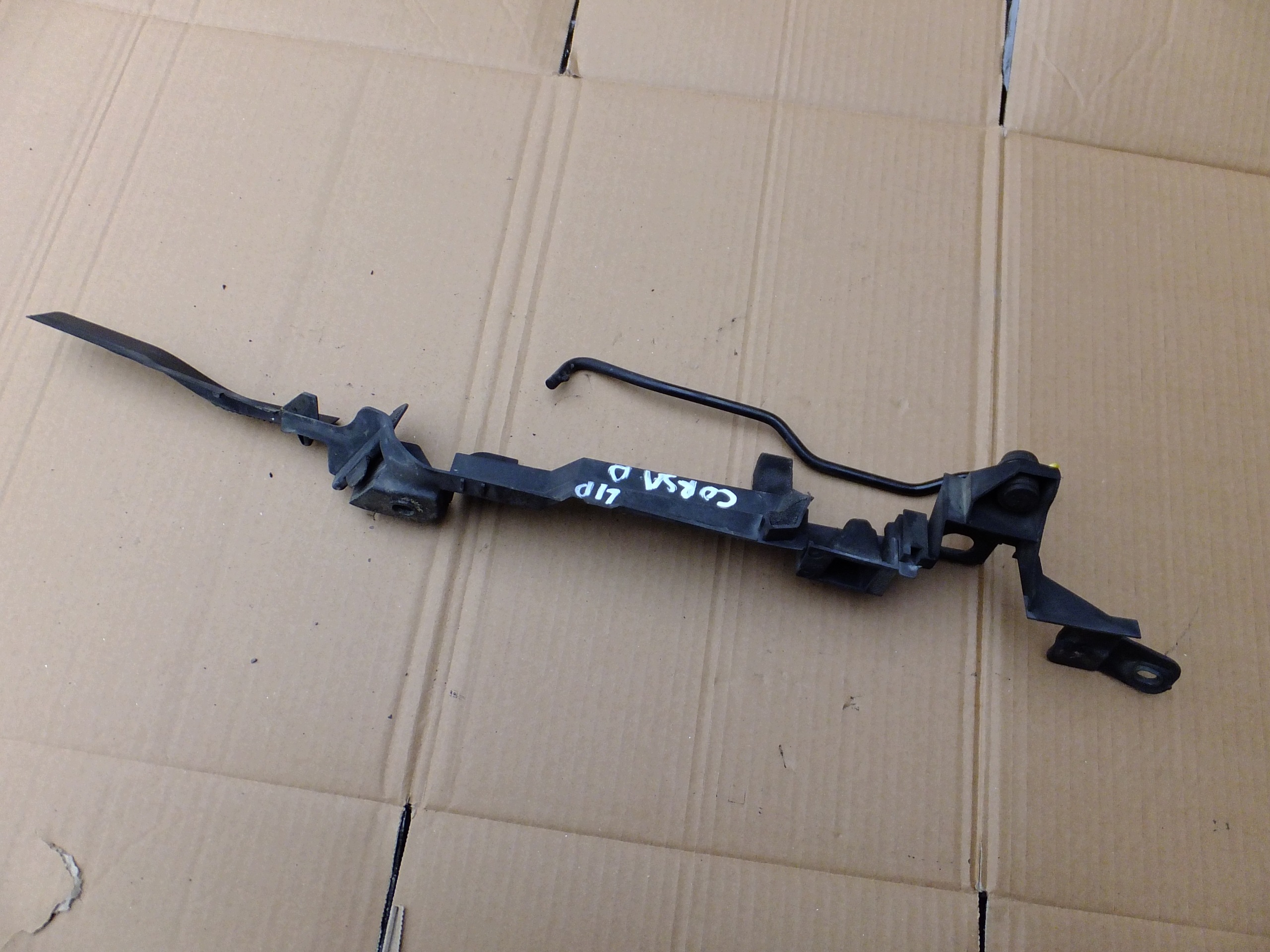 étrier couverture aile gauche opel corsa d 13395918 13199383