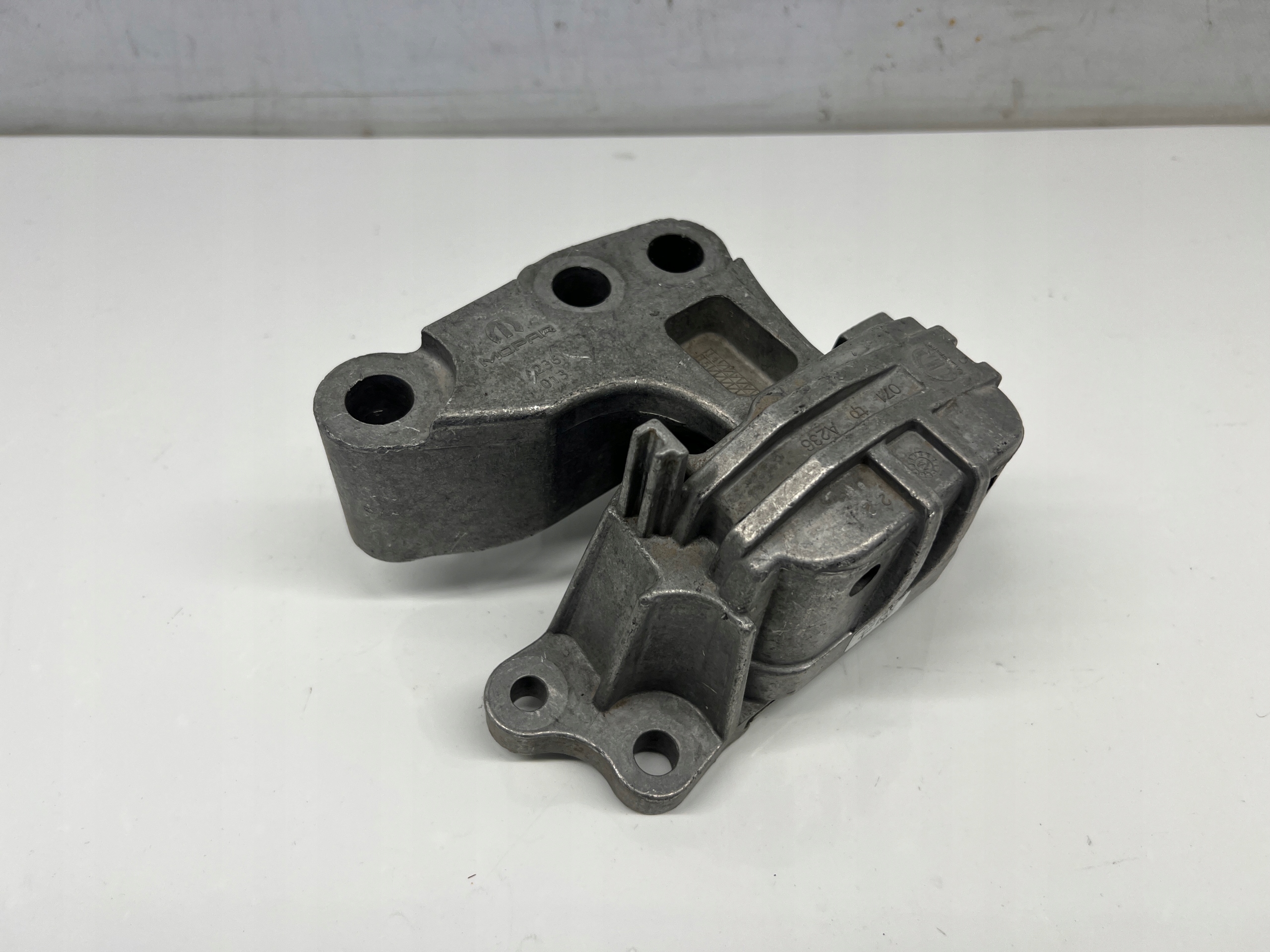 Fiat 500X engine mount 00520233300