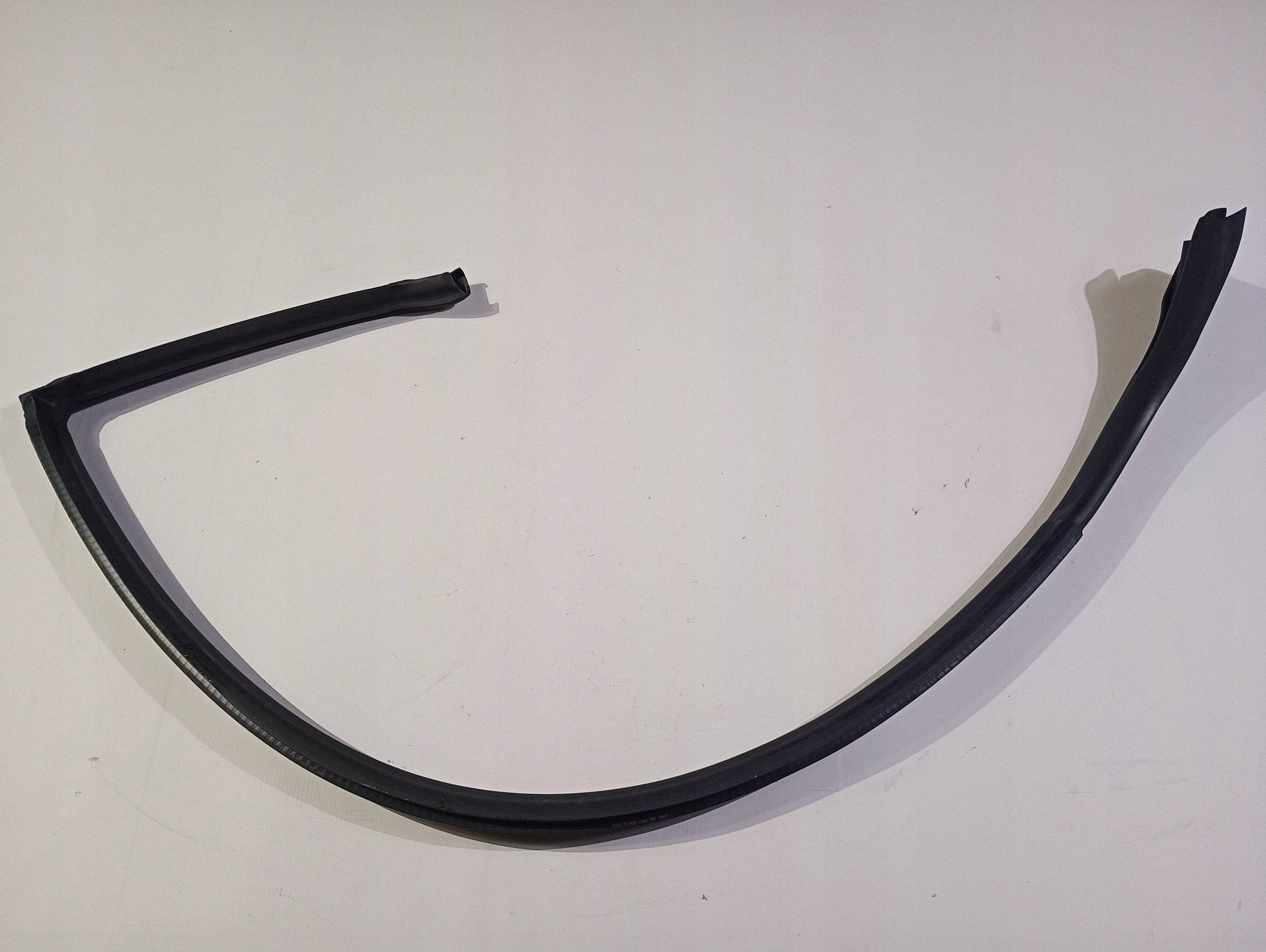 gasket upper windows front front right Maserati GranTurismo 2008