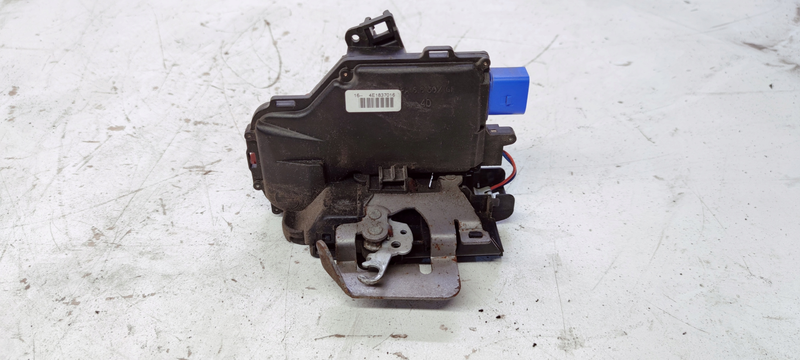lock door right front AUDI A3 A8 4E1837016