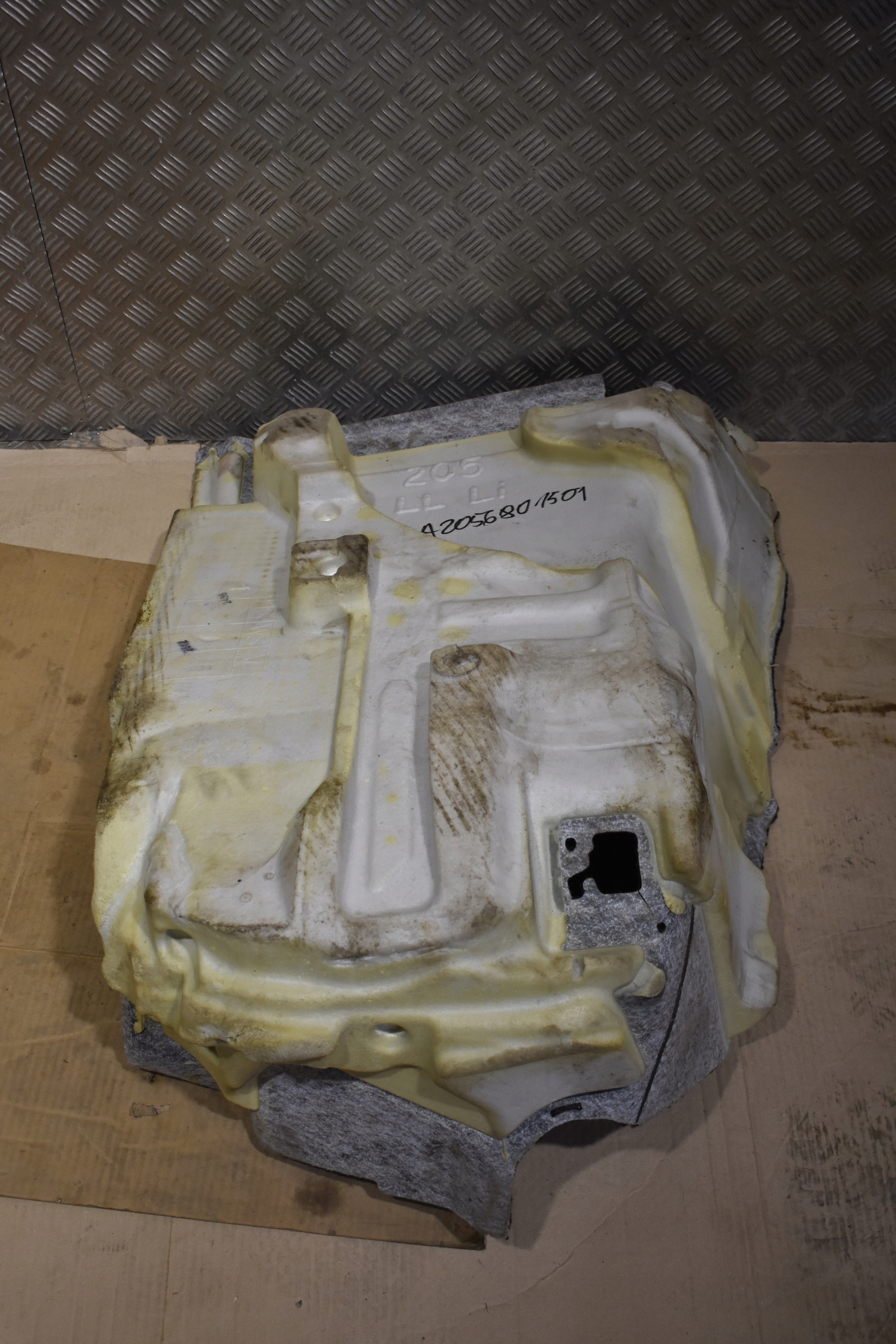 IDEALNY carpet front left MERCEDES W205 C63 1