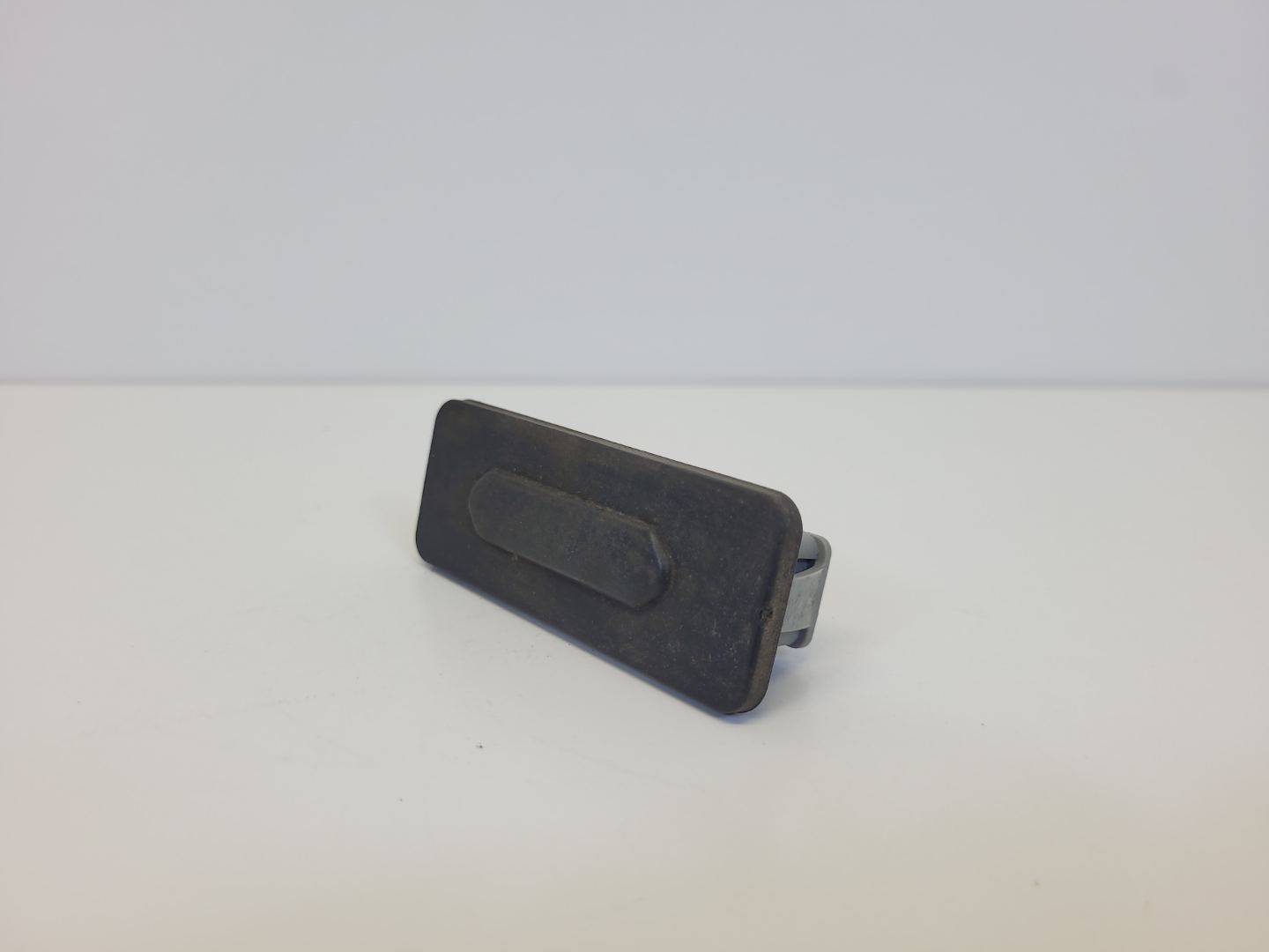 Bouton pour l’ouverture du capot Renault Megane 4 2018 906069264R