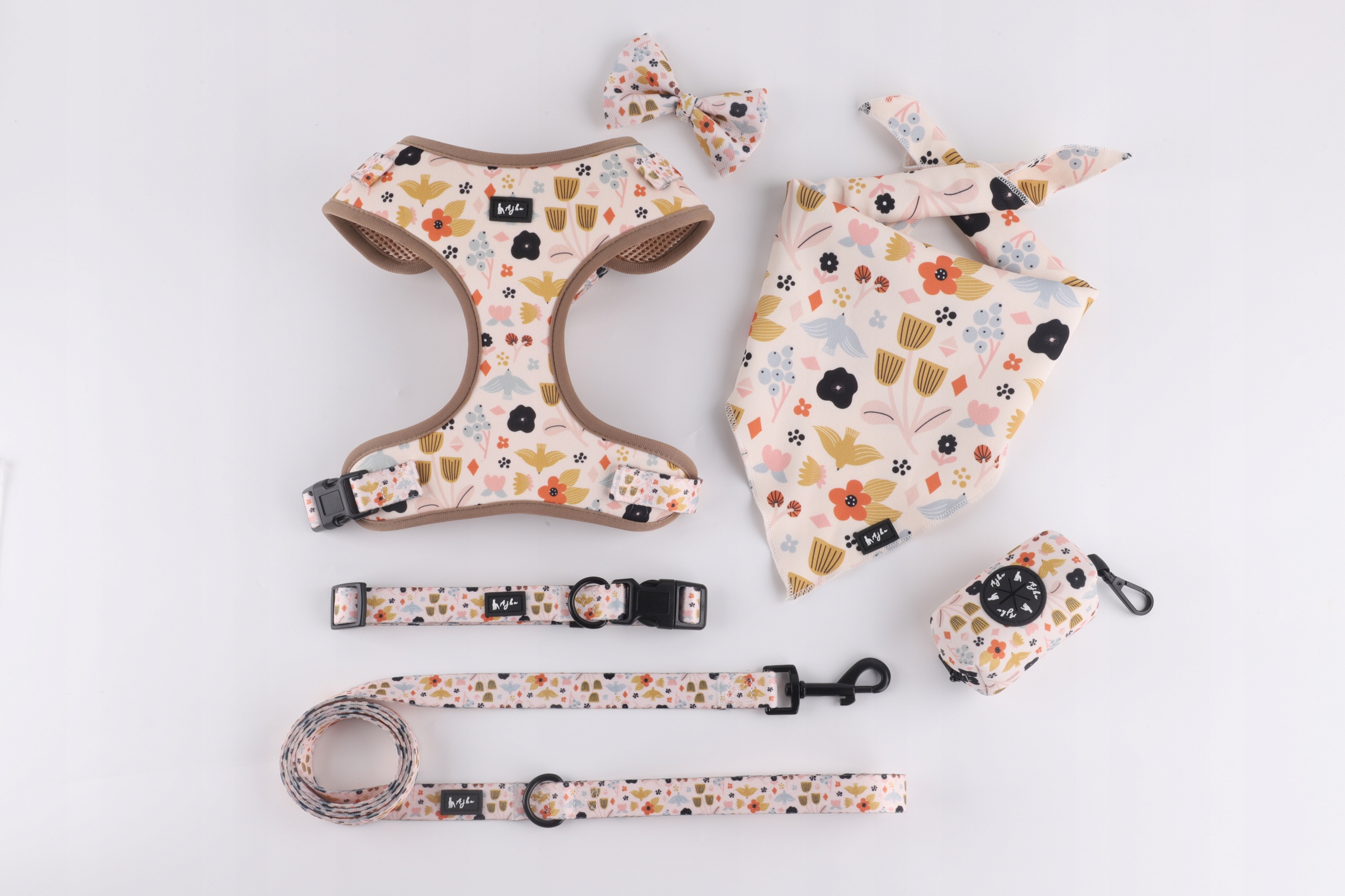Levně Květinová sada na procházky pro psa – obojek, vodítko, postroj, šátek, motýlek, velikost M