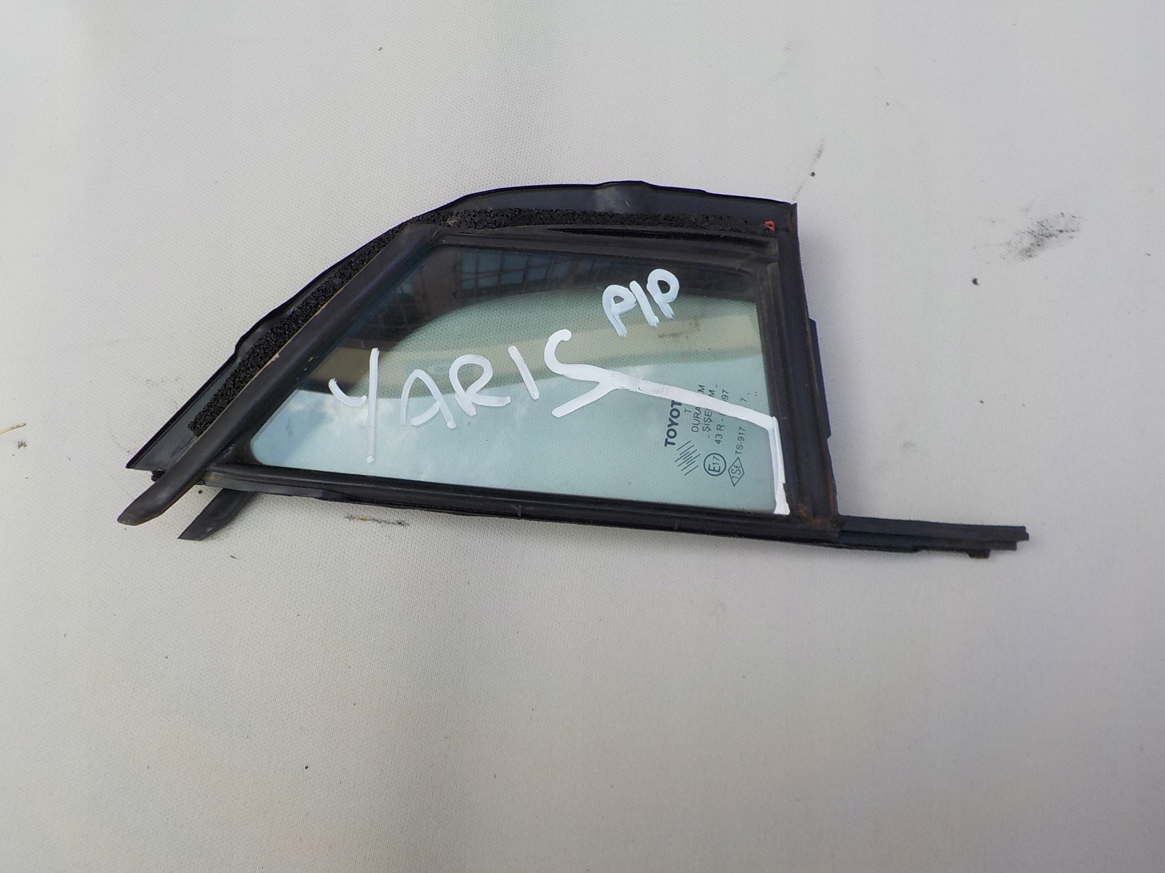 window right front toyota yaris II 2007r