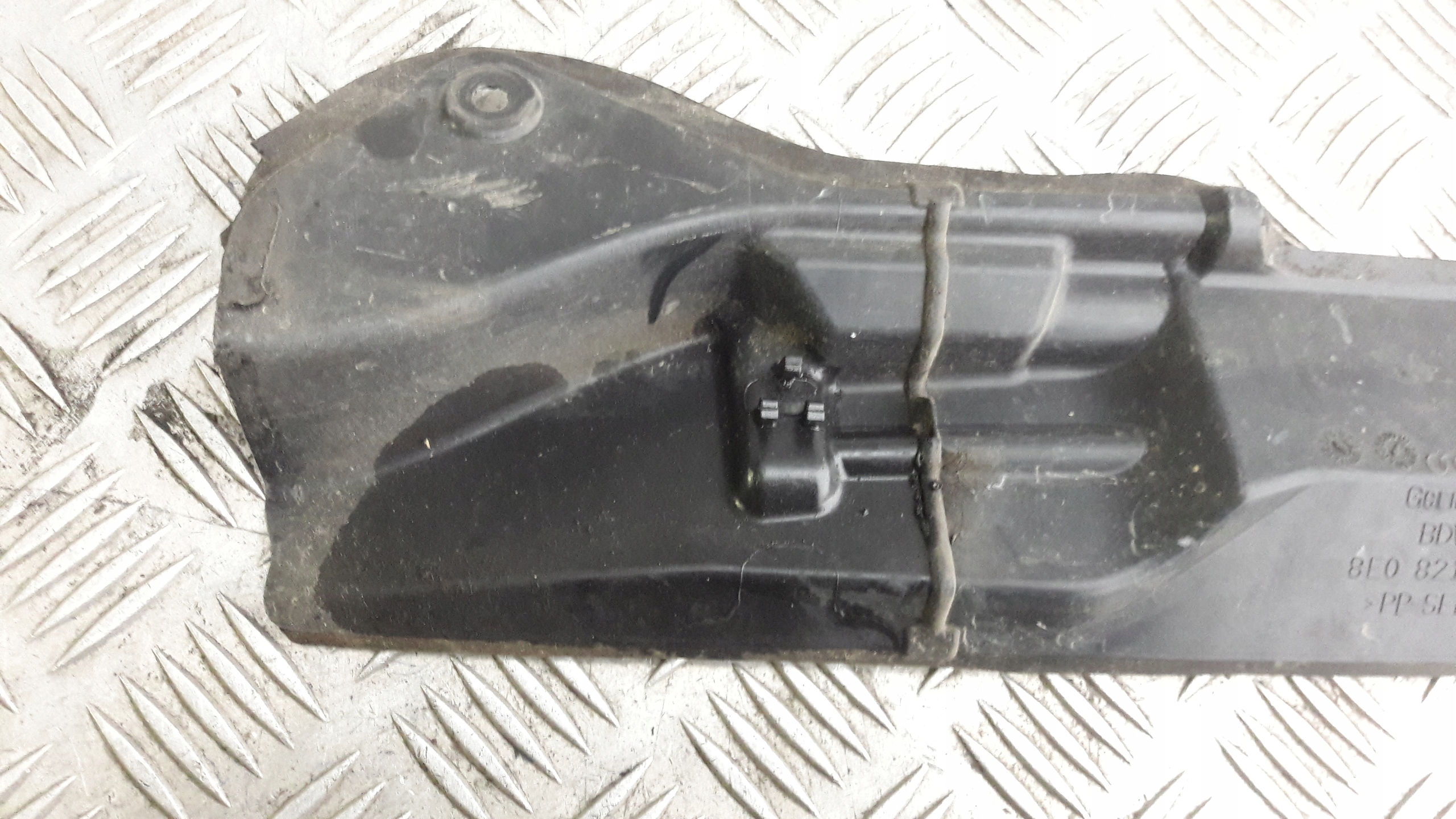 AUDI A4 B6 Console Support plaque Aile Gauche