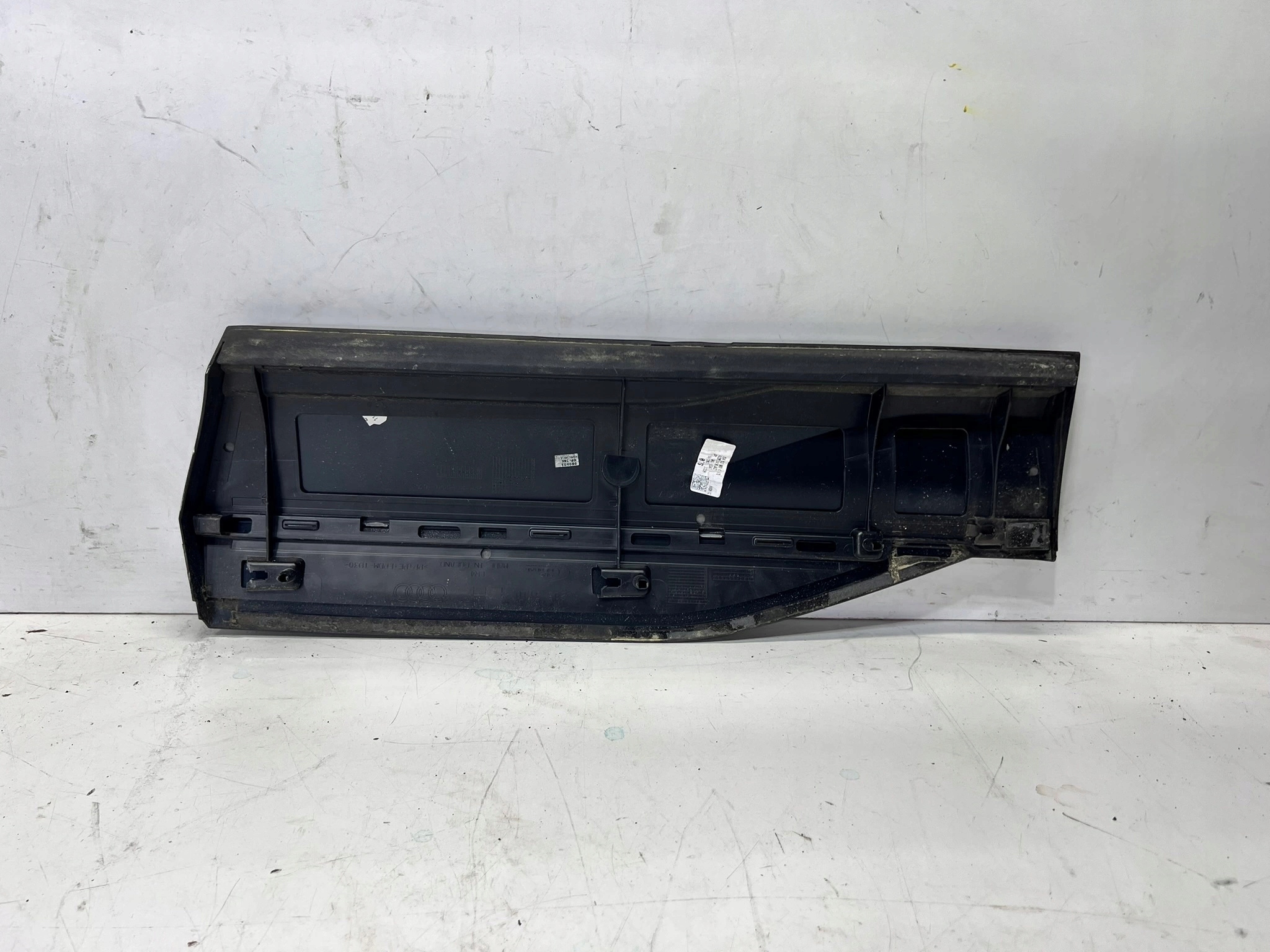 moulding lower door left rear part AUDI Q4 E-TRON 89A853969A