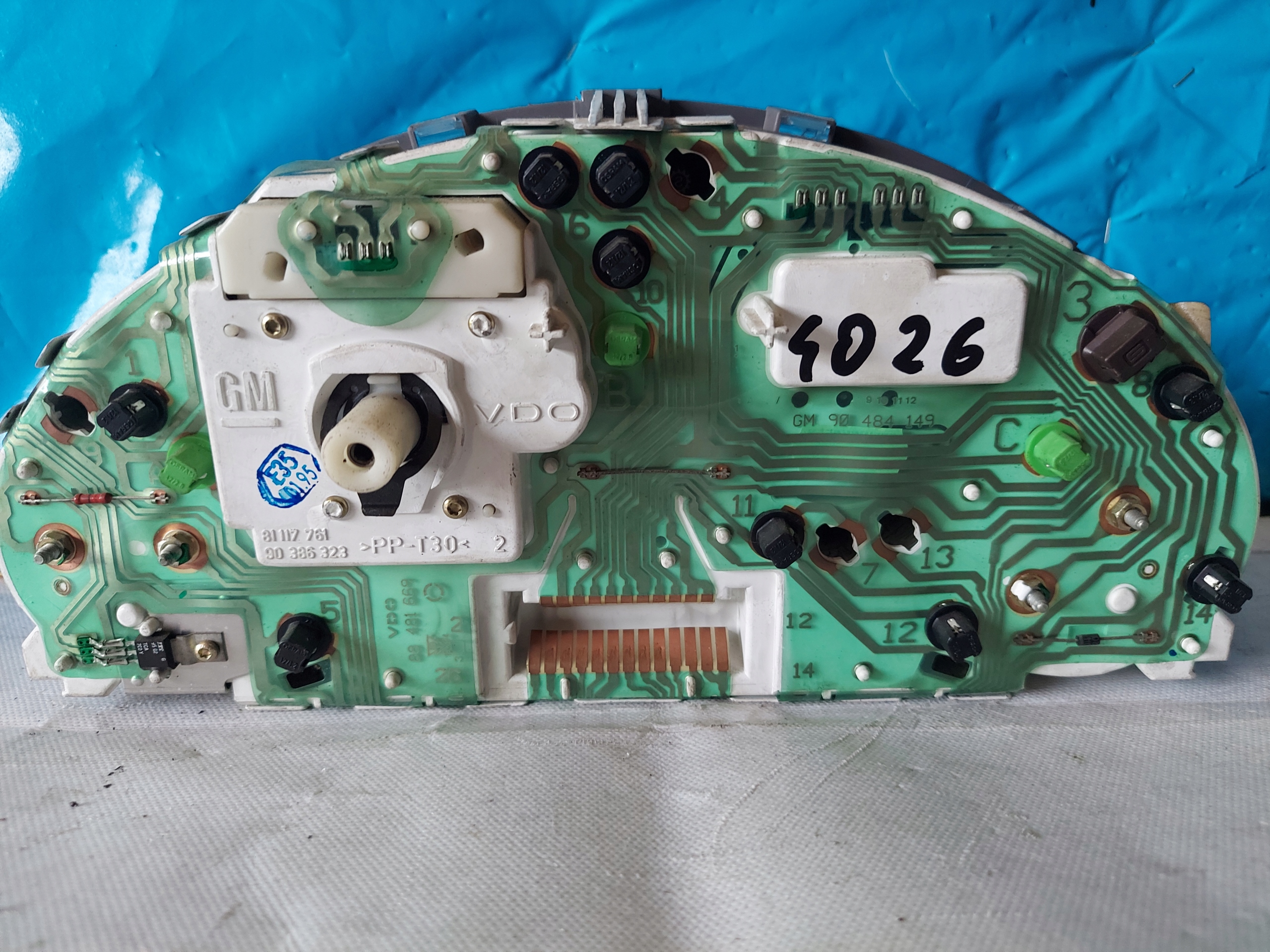 dials clock OPEL TIGRA A 1.4 16V 90386323