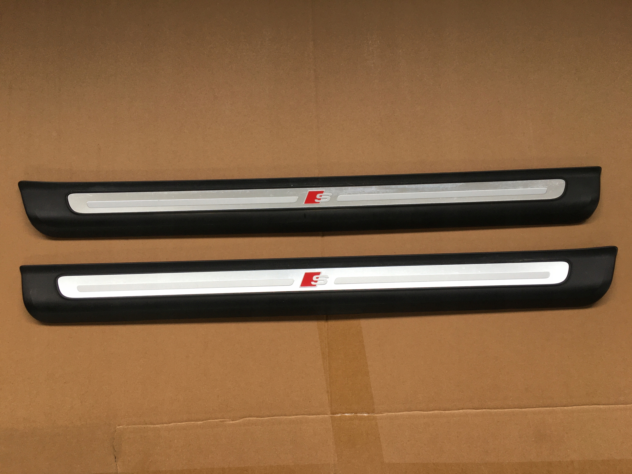 AUDI ТТСs РЕСТАЙЛІНГ МОЛДИНГИ, НАКЛАДКИ ПОРОГА КОМПЛЕКТ.