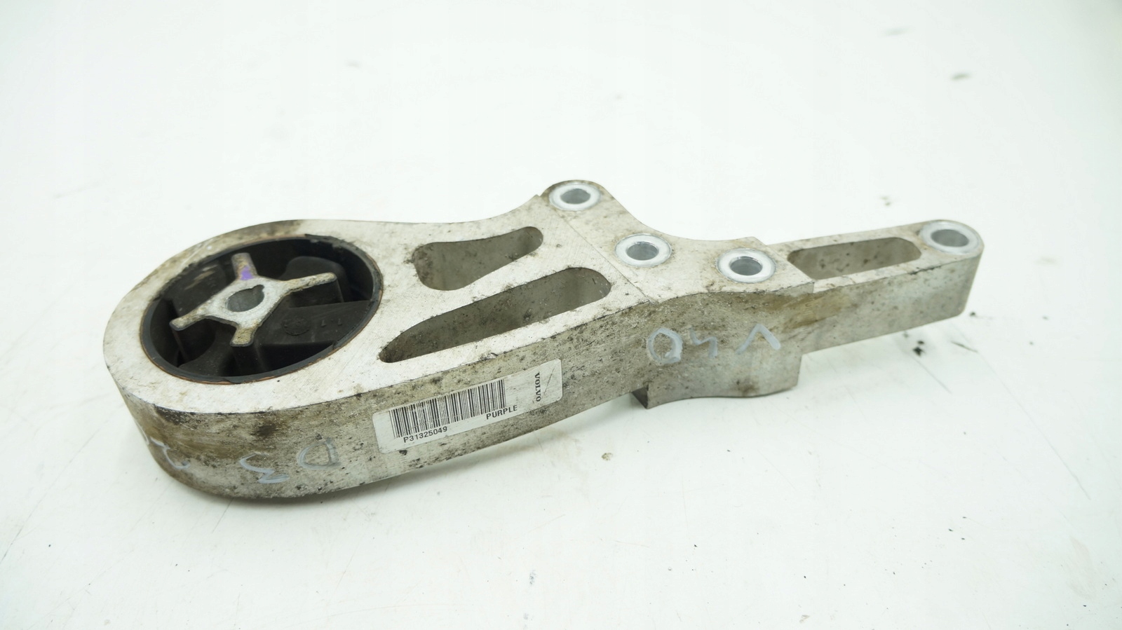 VOLVO Лапа подушка двигуна V40 II 31325049