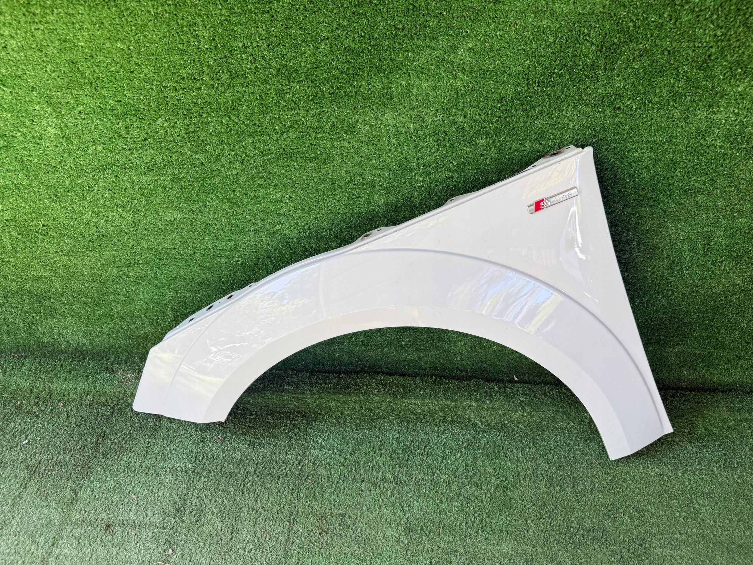 Audi TT 8S 14- fender left front front