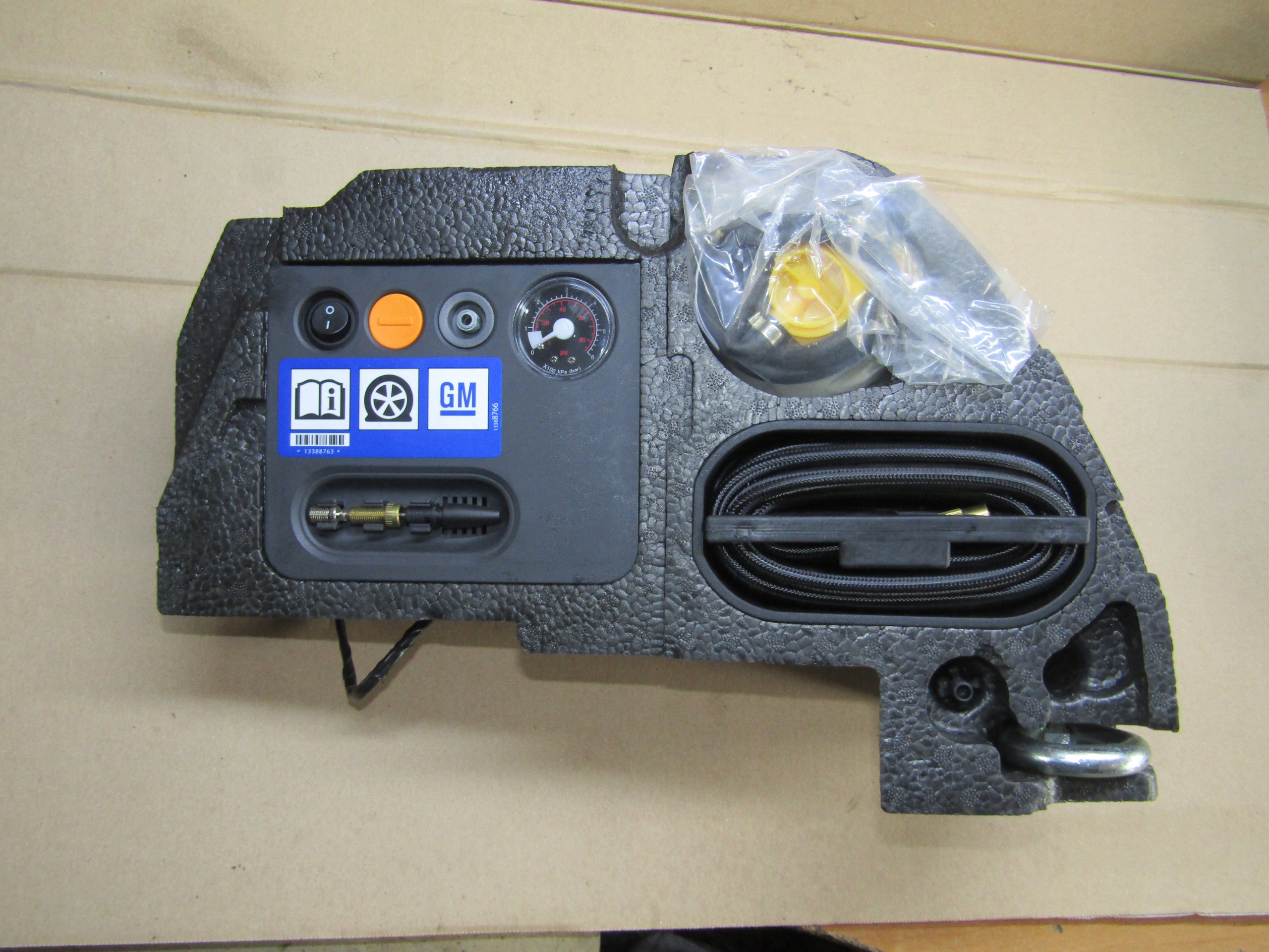 ZESTAW NAPRAWCZY KOŁA ZAPASOWEGO HAK OPEL CORSA E