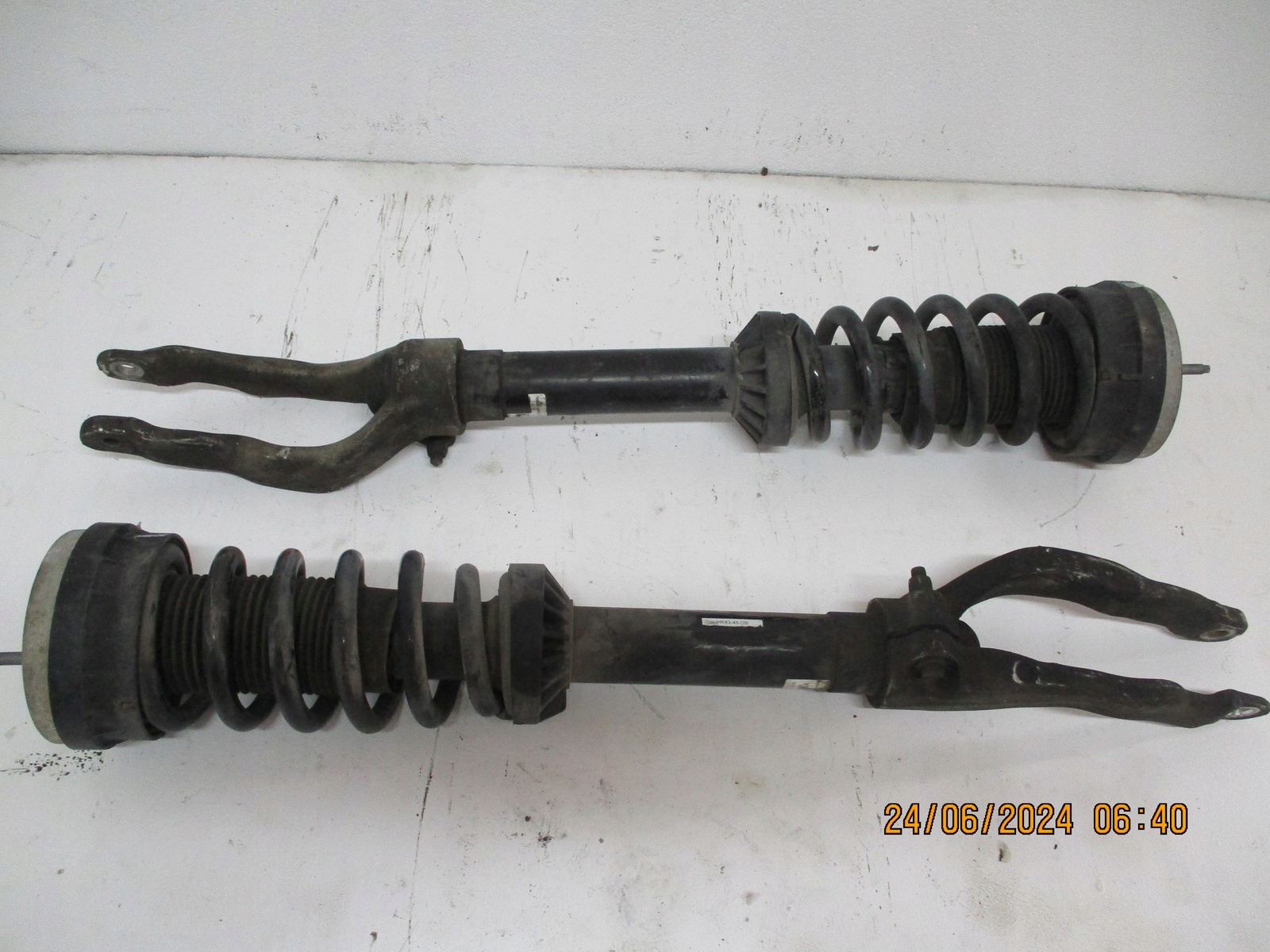 shock absorber AMOR JAGUAR F PACE HK83-18B036-FD left