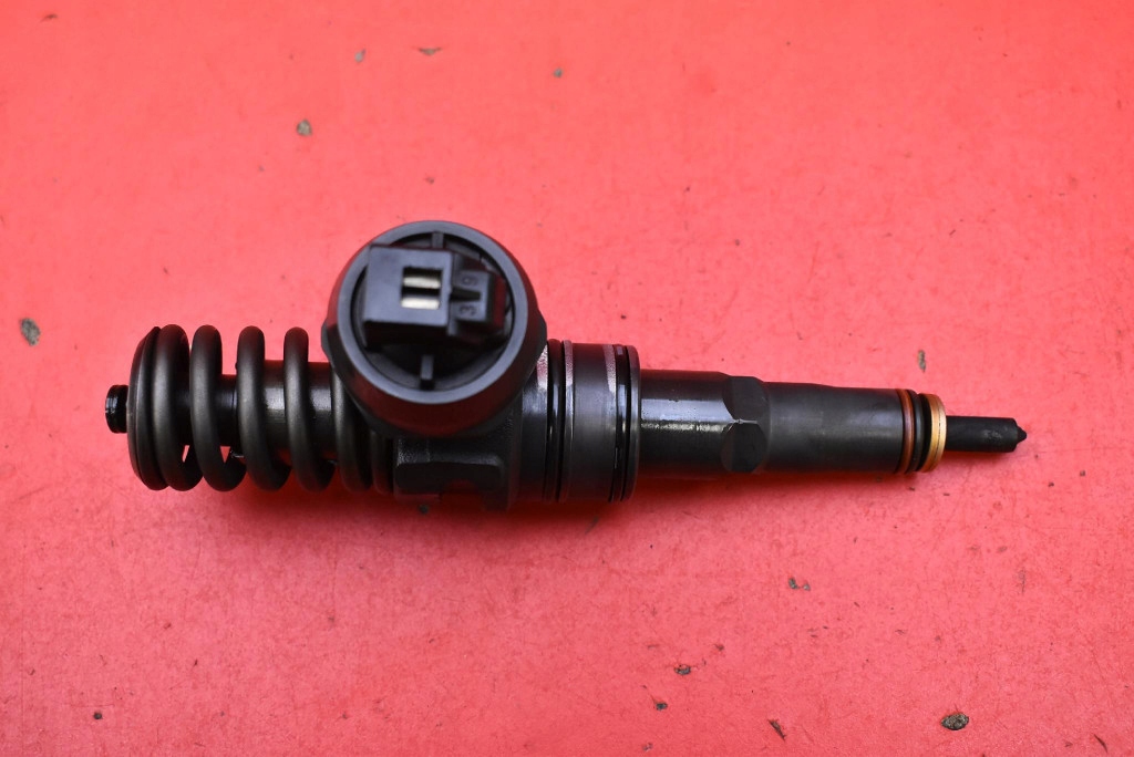Einspritzdüse Einspritzdüse 038130037AG 0414720215 VW GOLF 5 V PLUS 1.9 TDI 90 KM