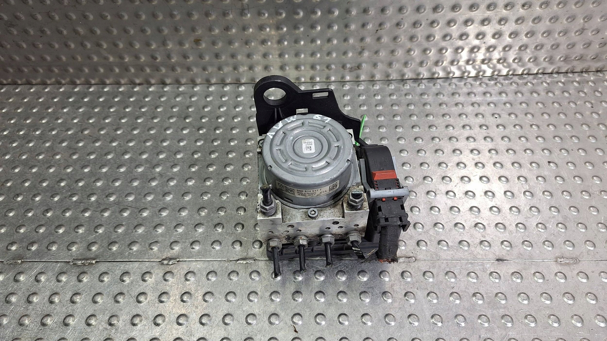 pump control unit ABS 5Q0614517T 5Q0907379AA AUDI A3 8V GOLF VII
