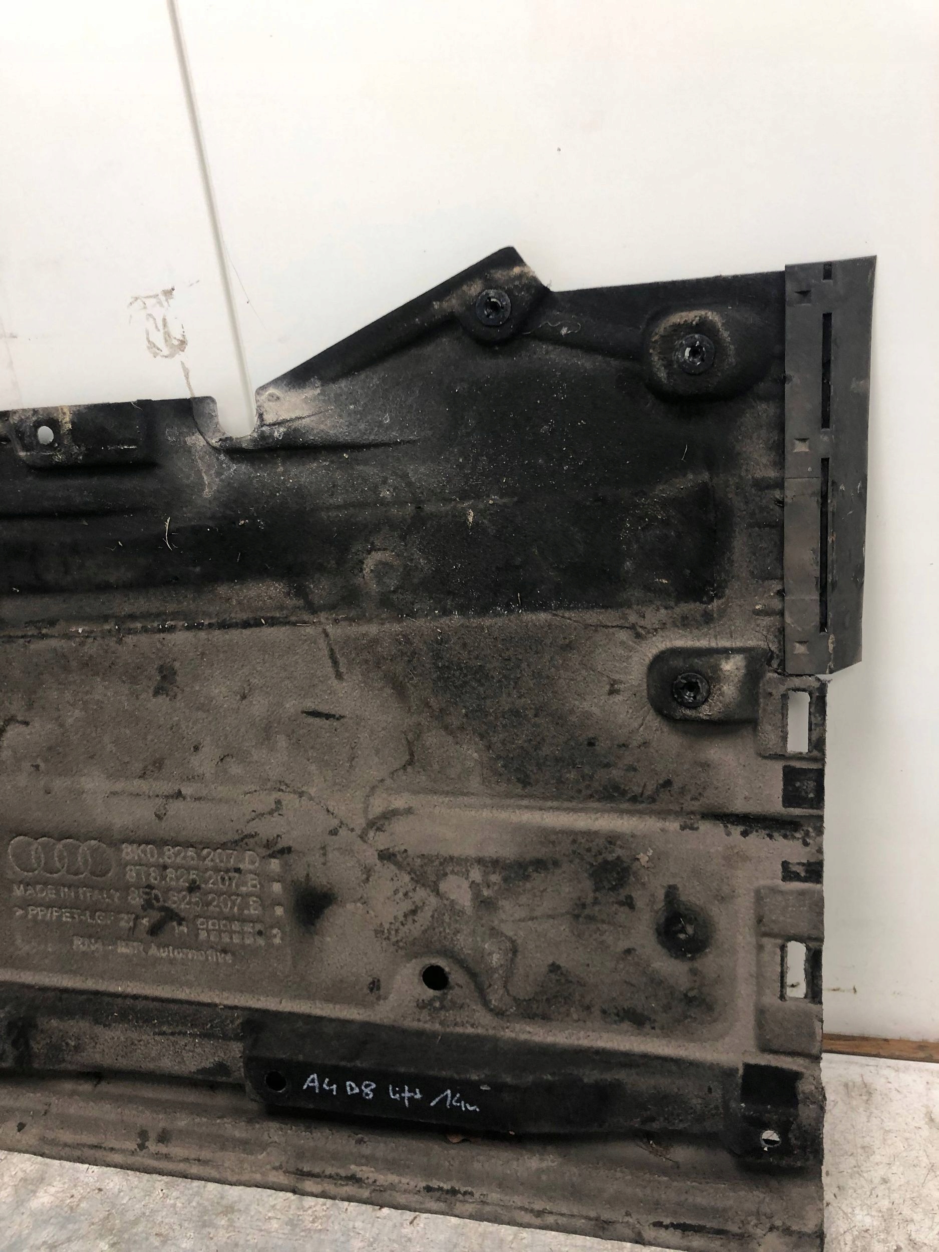cover chassis left AUDI A4 B8 LIFT sedan 8K0825207D
