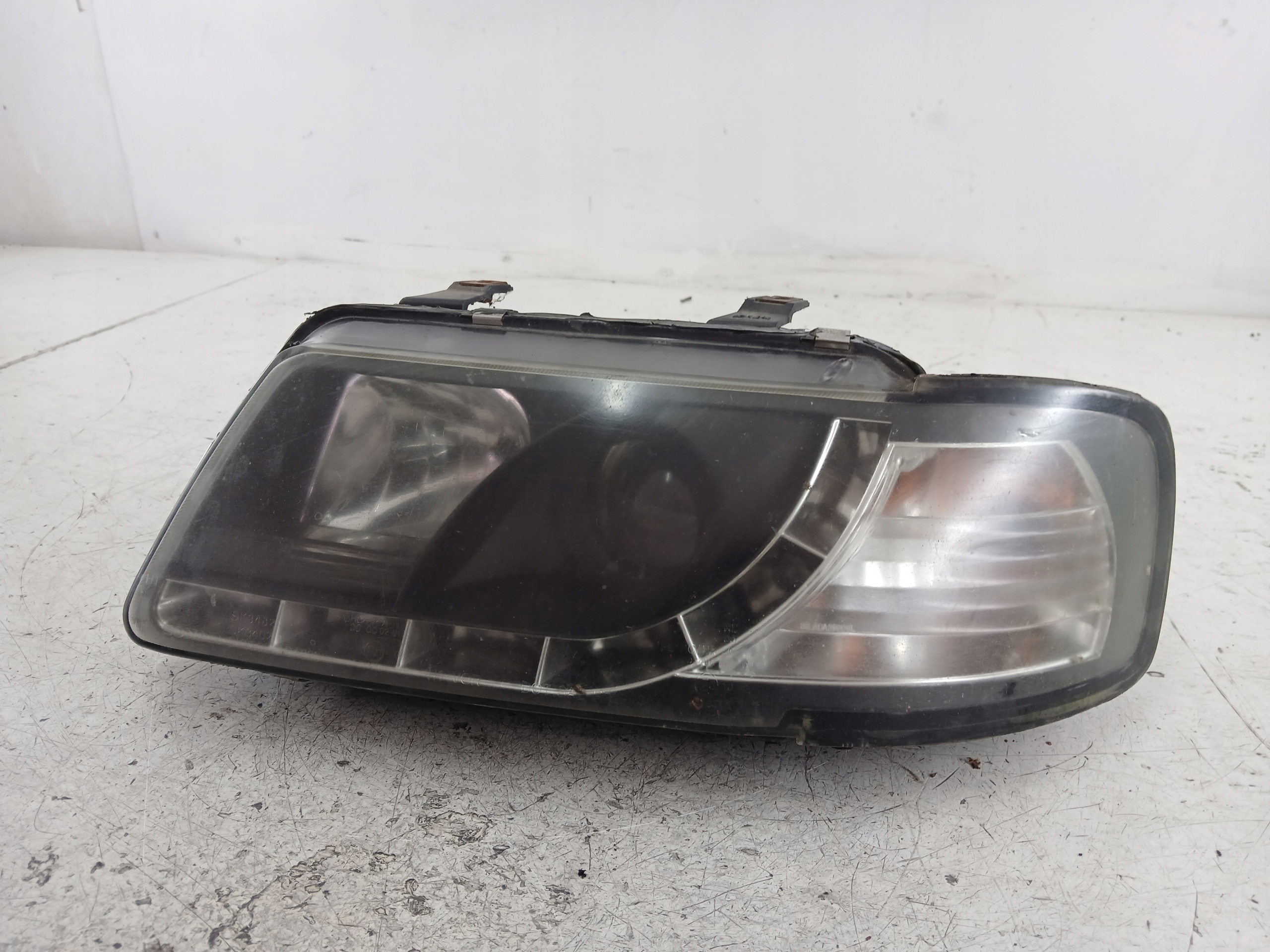 AUDI A3 8L LIFT light left front TUNING lens LED DRL CIEMNA