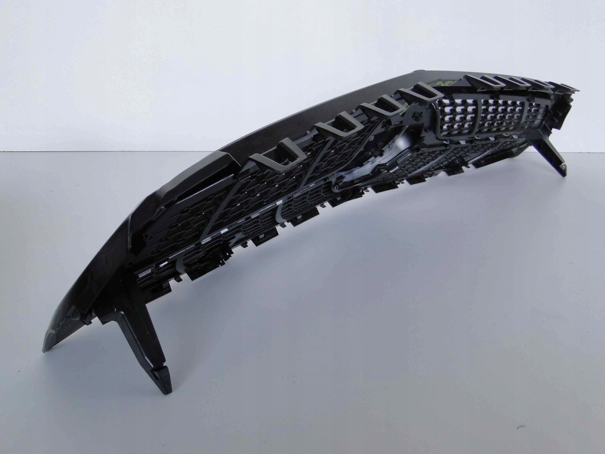 MERCEDES CLA 118 GRILL ATRAPA DIAMENT AMG ORYGINAŁ Strona zabudowy przód