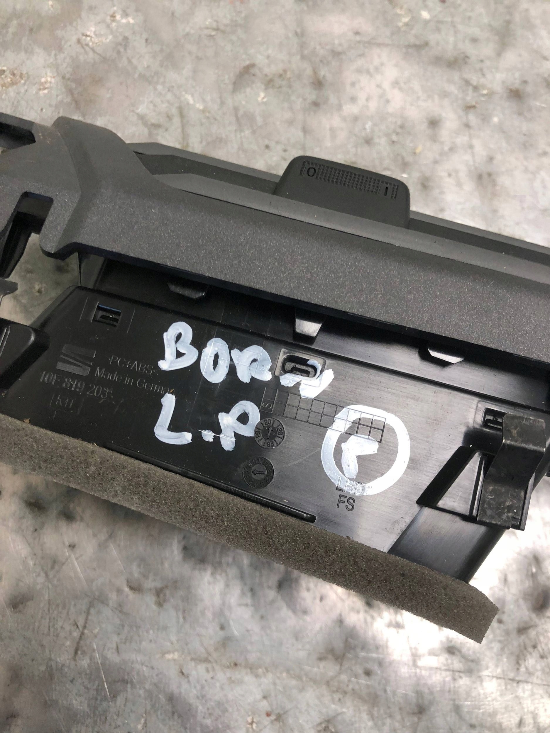 grid air conditioning devices left front CUPRA BORN 10F819203