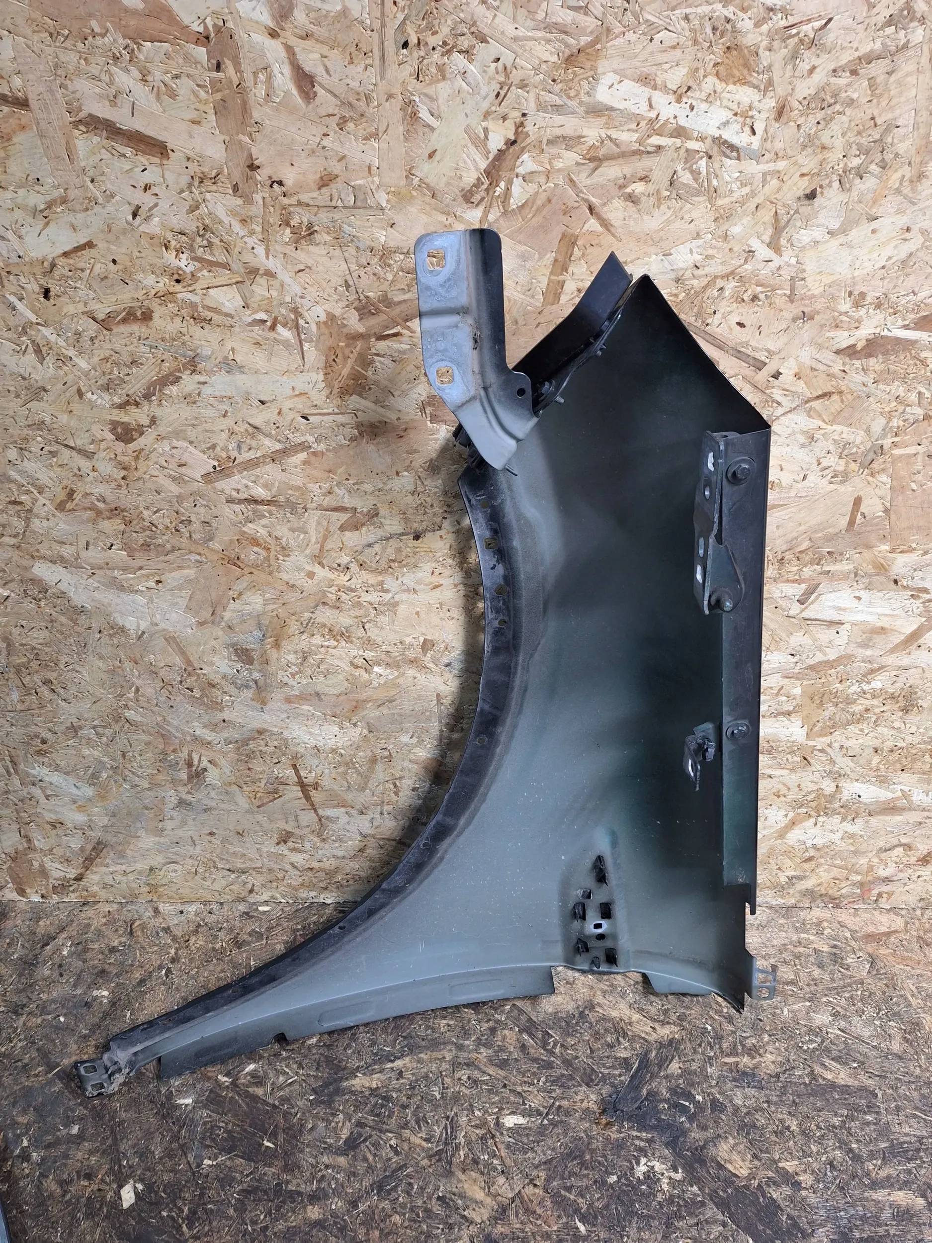 fender front right Land Rover Discovery Sport 14