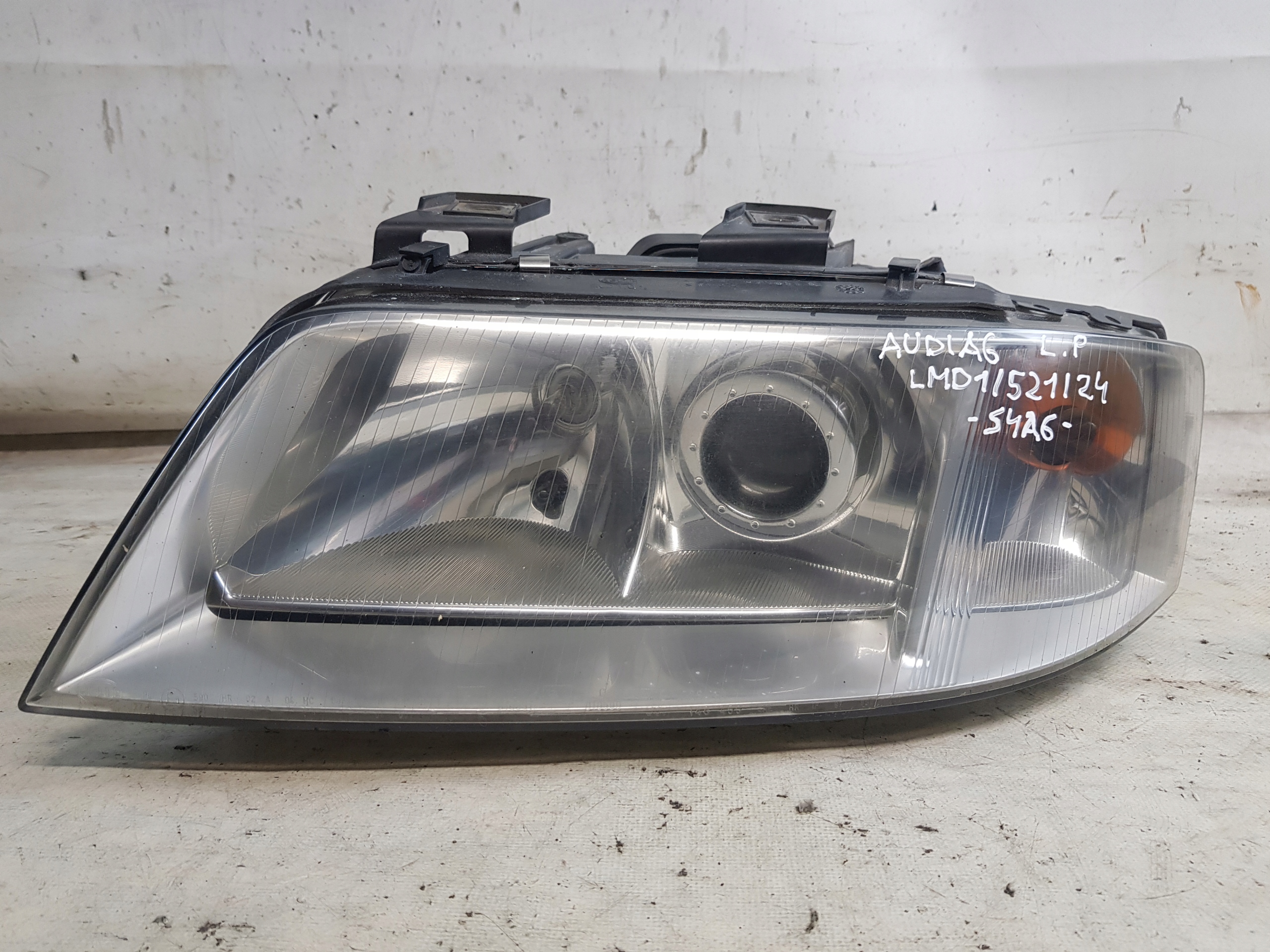 AUDI A6 C5 97-01 XENON light left front REFLEKTOR EU