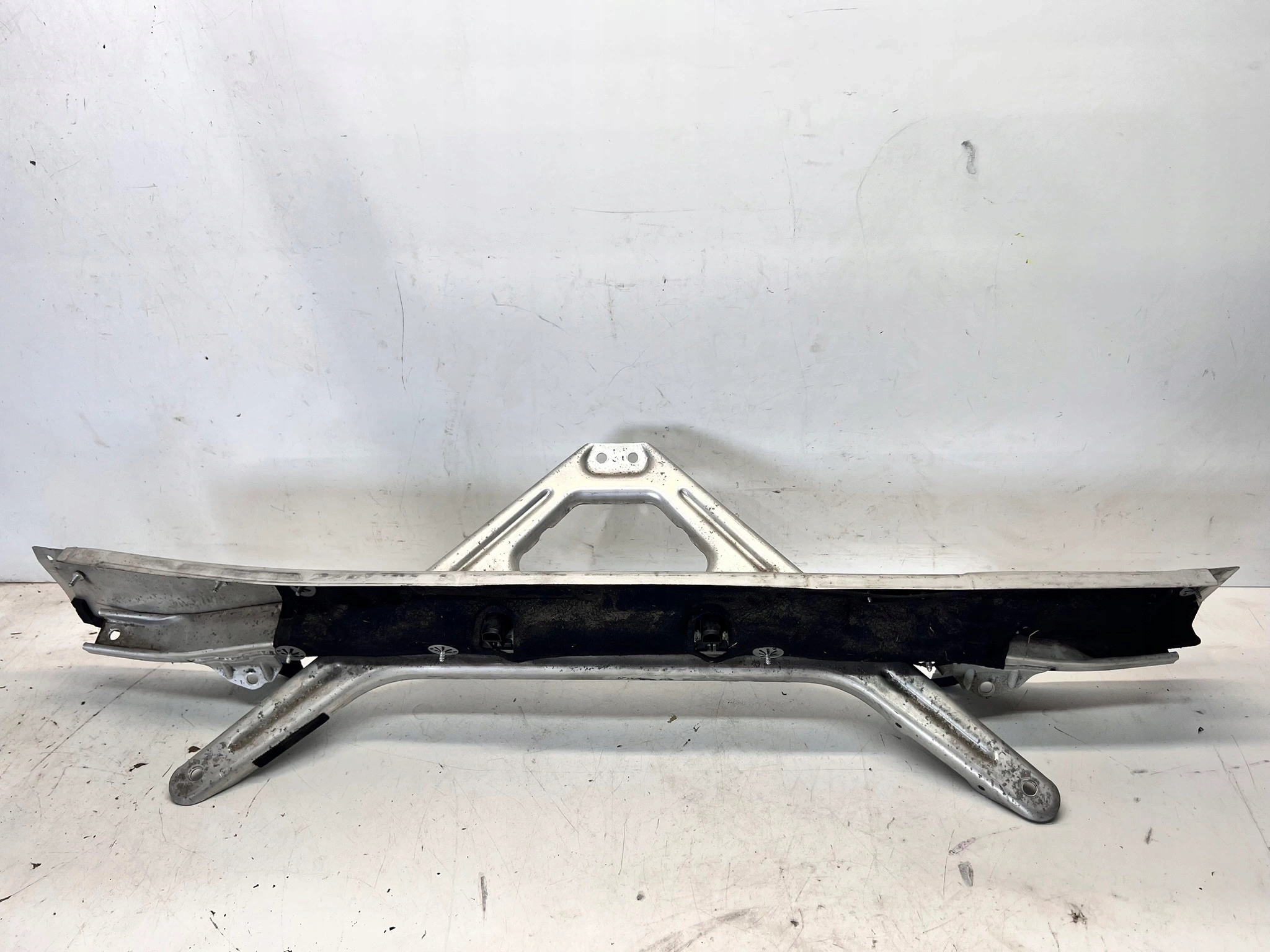podpěra příčka AUDI Q7 4M 4M0805645B 4M0806391C