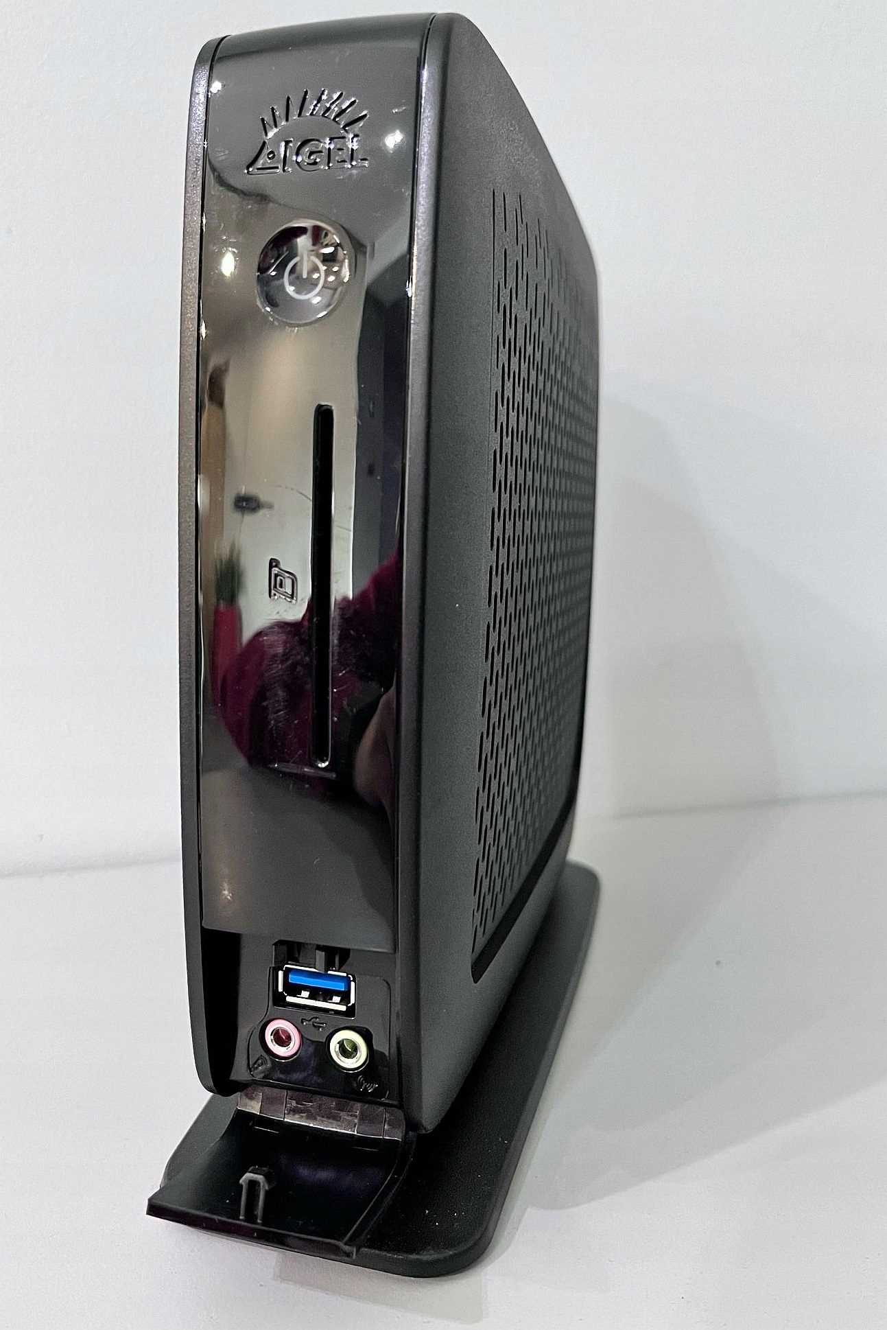 Terminal IGEL M340C AMD 4x 1.2GHz 2GB 4GB SSD DP DVI LINUX Model procesora AMD GX-412HC