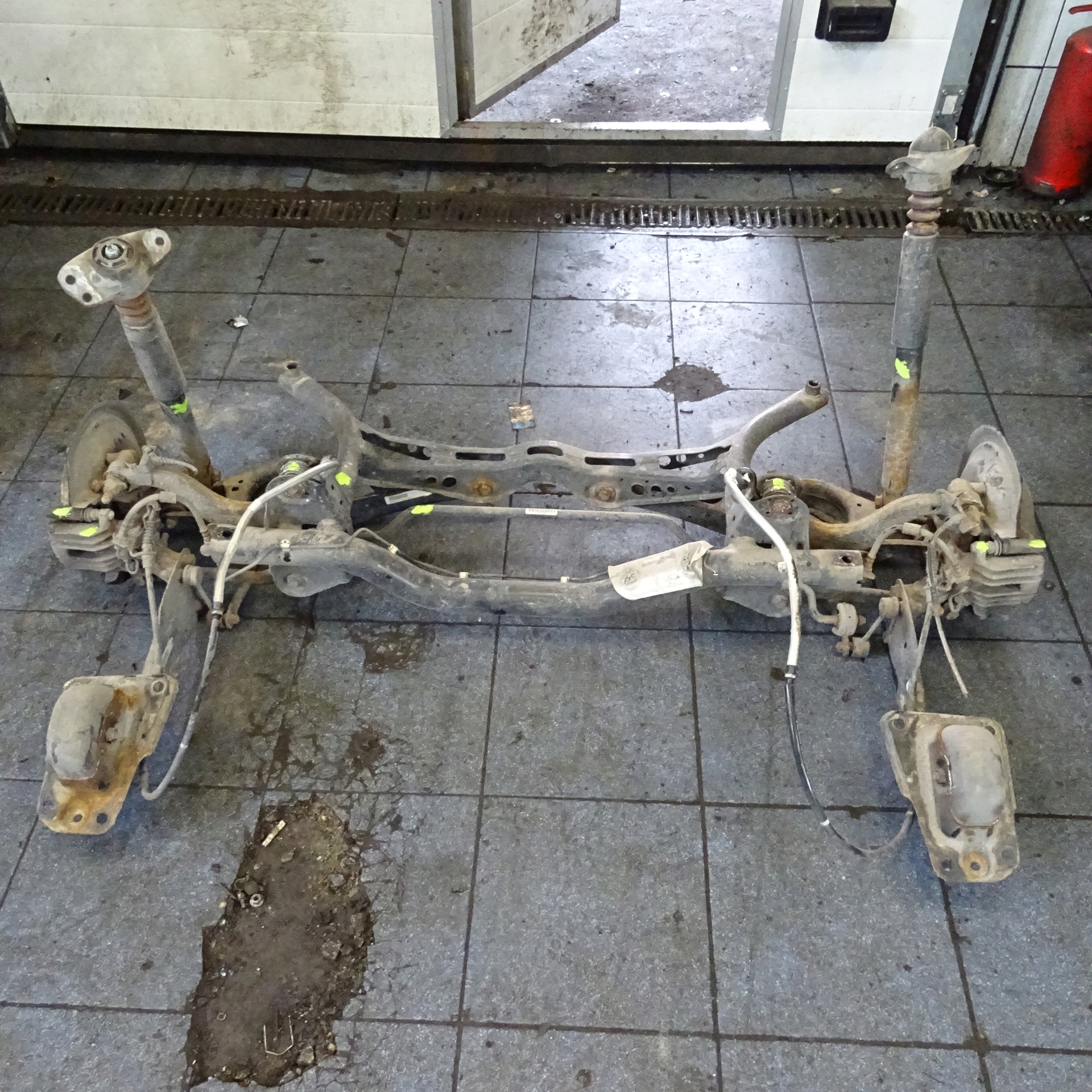 VW JETTA 6 VI ВІСЬ ЗАДНЯ БАЛКА