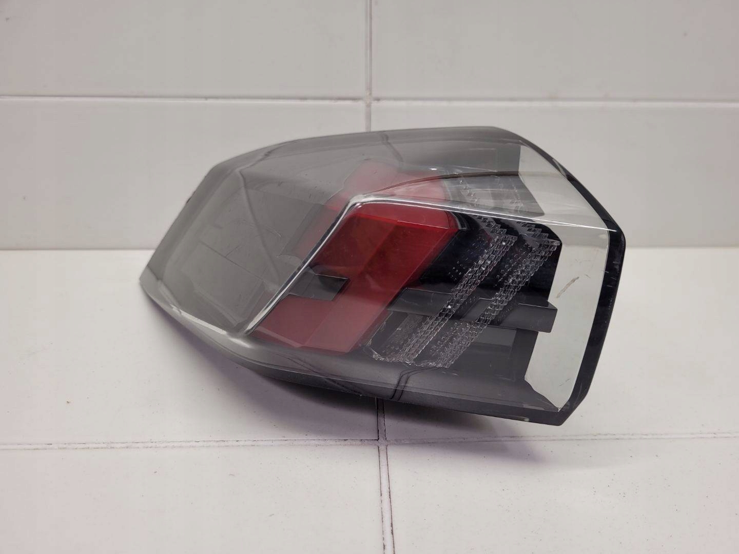 light rear left side Peugeot 2008 2 2021 FR2695010201