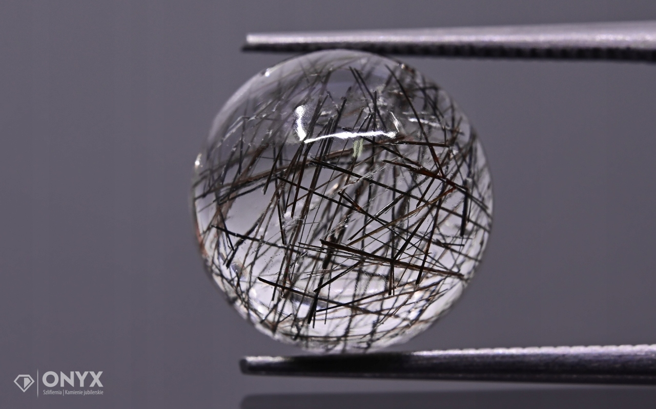 Křemen s turmalínem kabošon A kulatý fi 12 mm