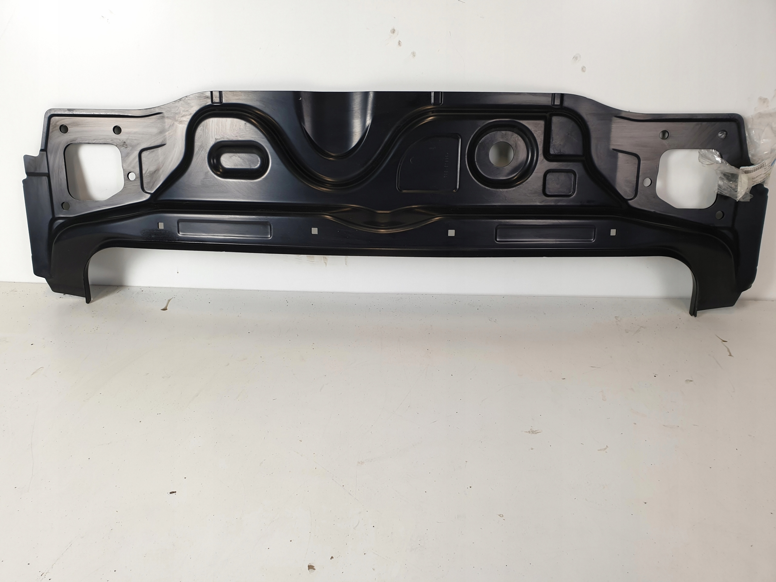 AUDI A6 4G C7 PAS TYLNY POSZYCIE COMBI NOWY