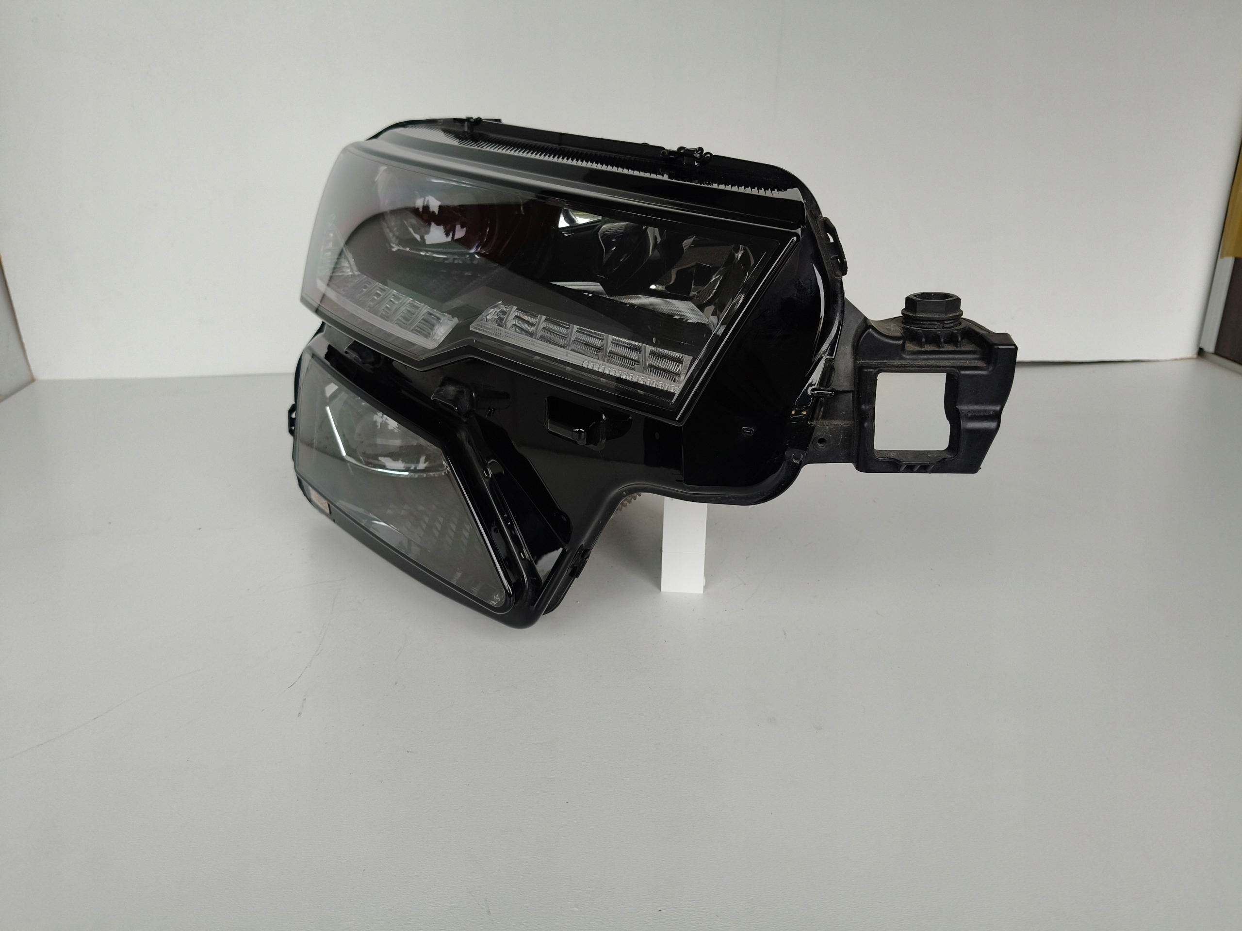 light right REFLEKTOR SKODA KAROQ 57A 21- LIFT FULL LED