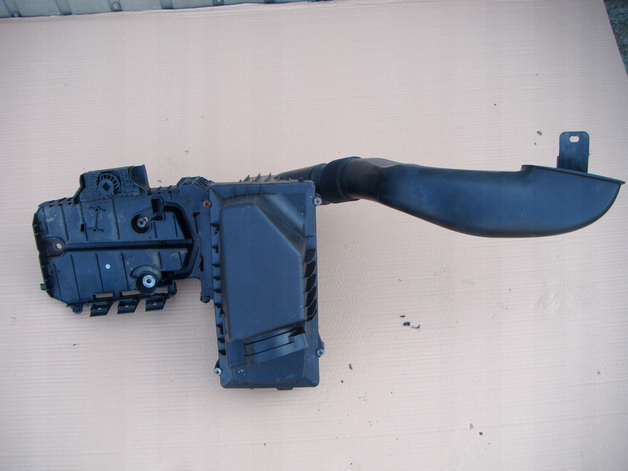 PEUGEOT 407 2.0 HDI OBUDOWA FILTRA POWIETRZA