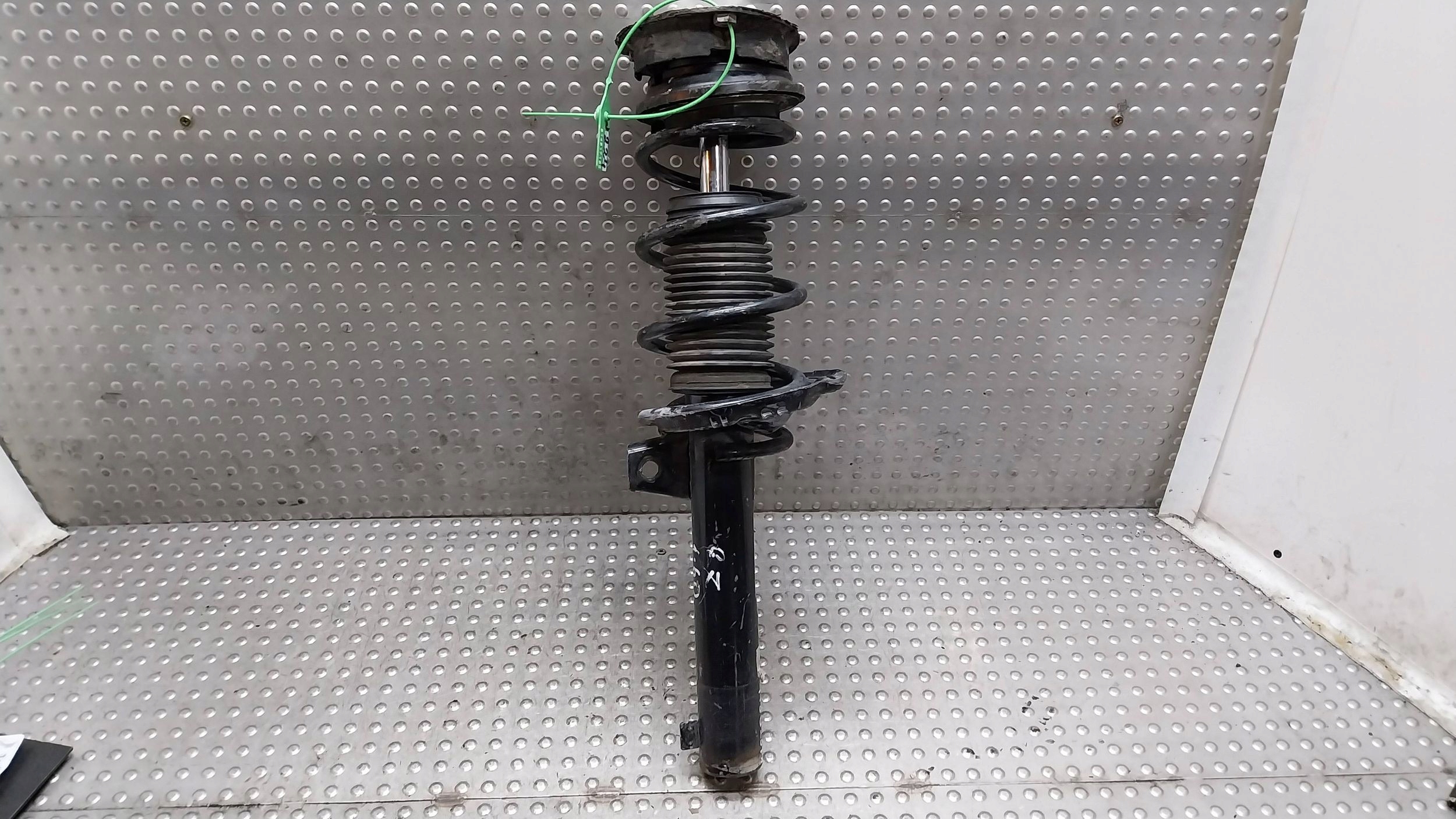shock absorber right left front 5Q0413023FJ GOLF VII OCTAVIA III A3 8V 1.6TDI