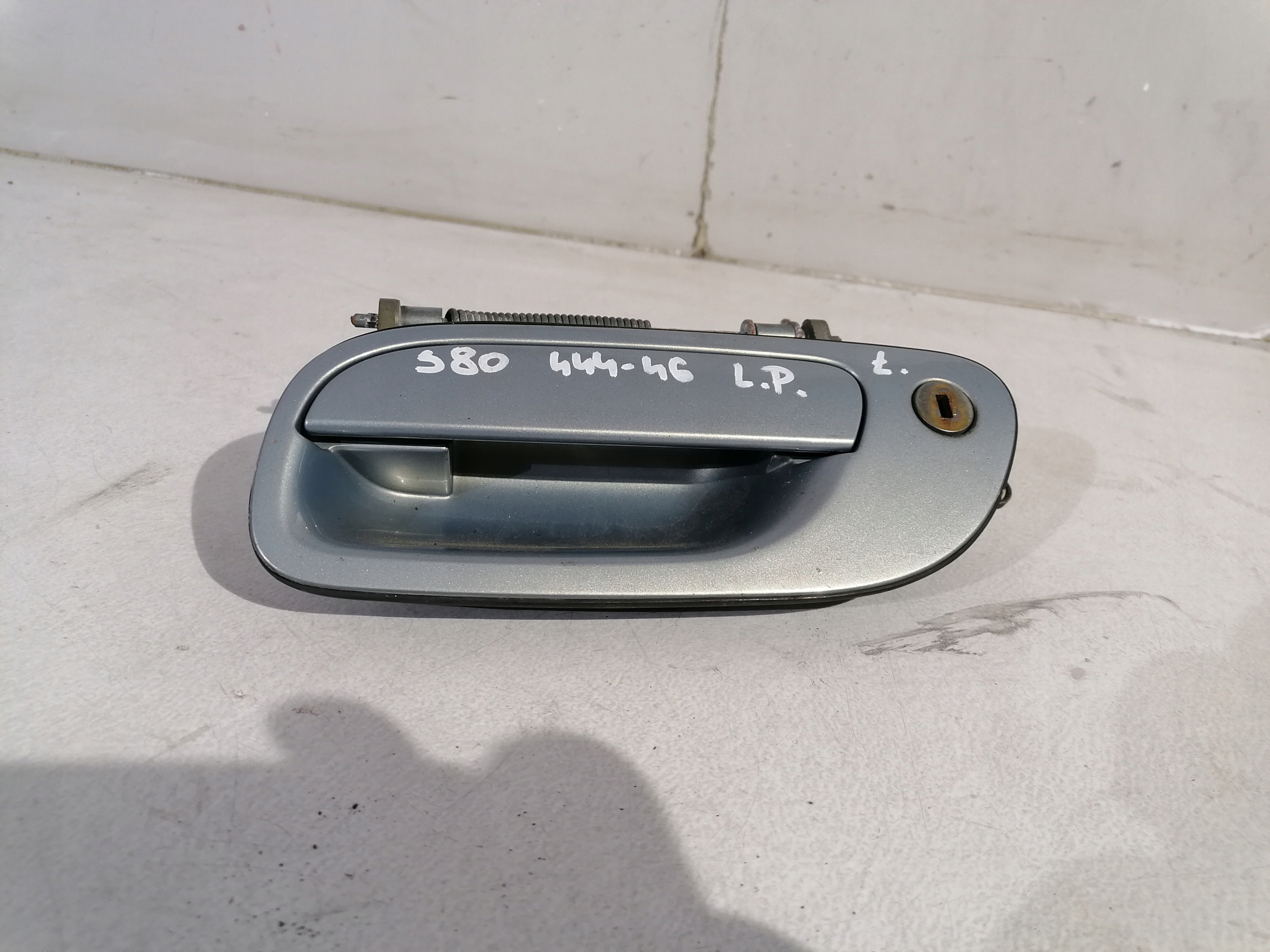 Volvo S80 and handle exterior left front 444-46