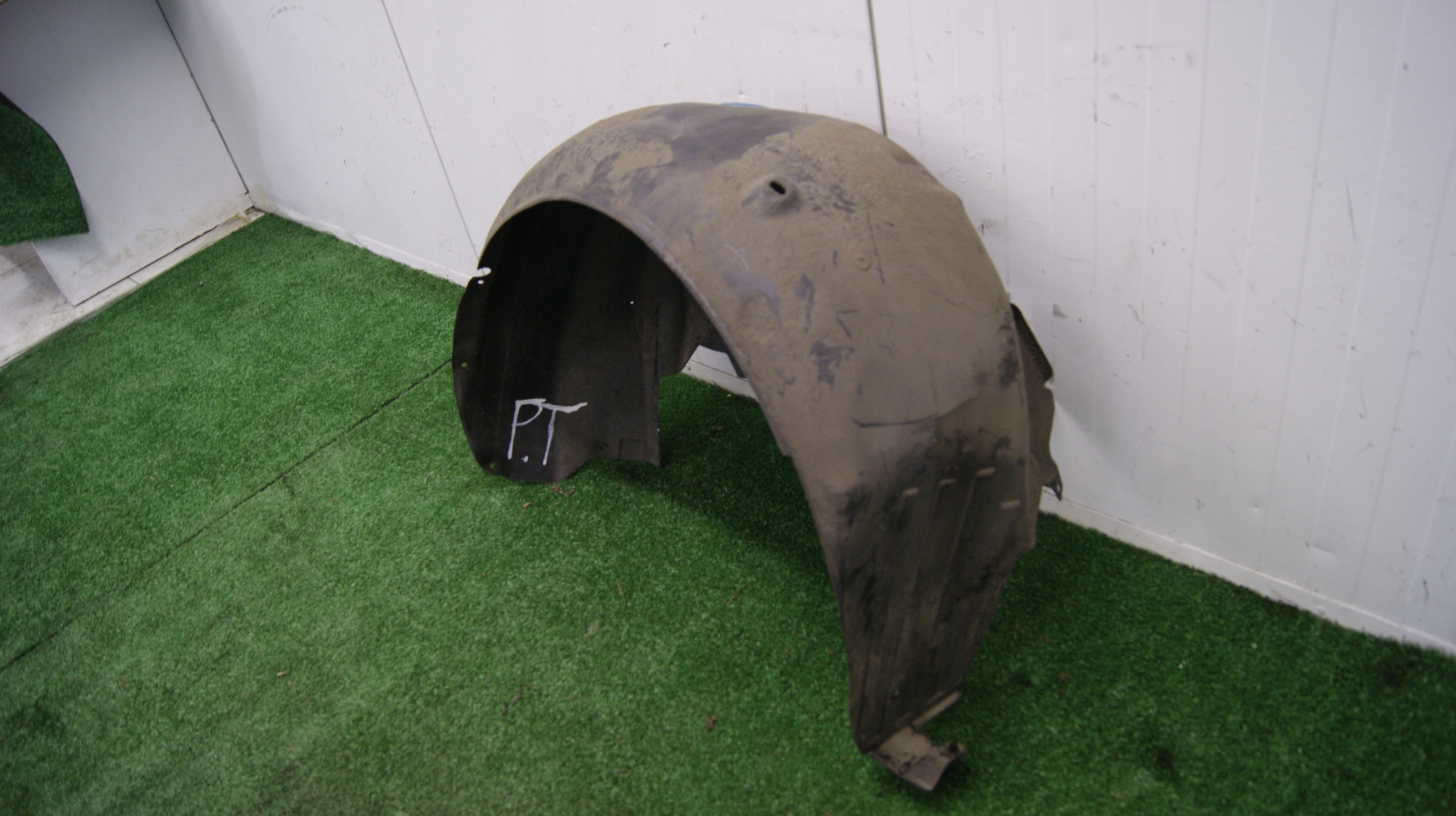 mudguard right rear. OPEL INSIGNIA 13312915