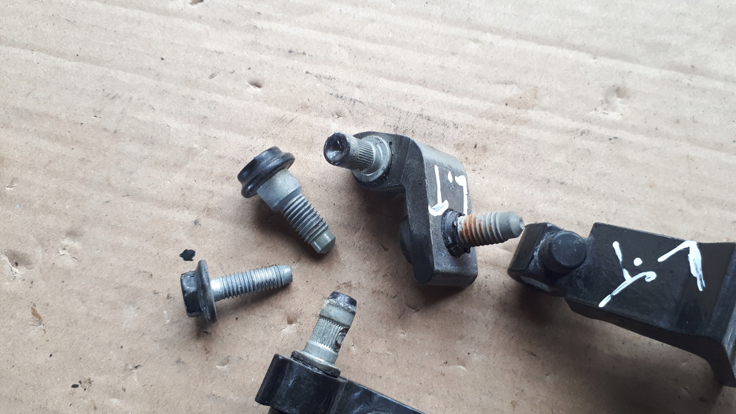 A6 C7 4G hinge hinges door left rear part rear. LX7U