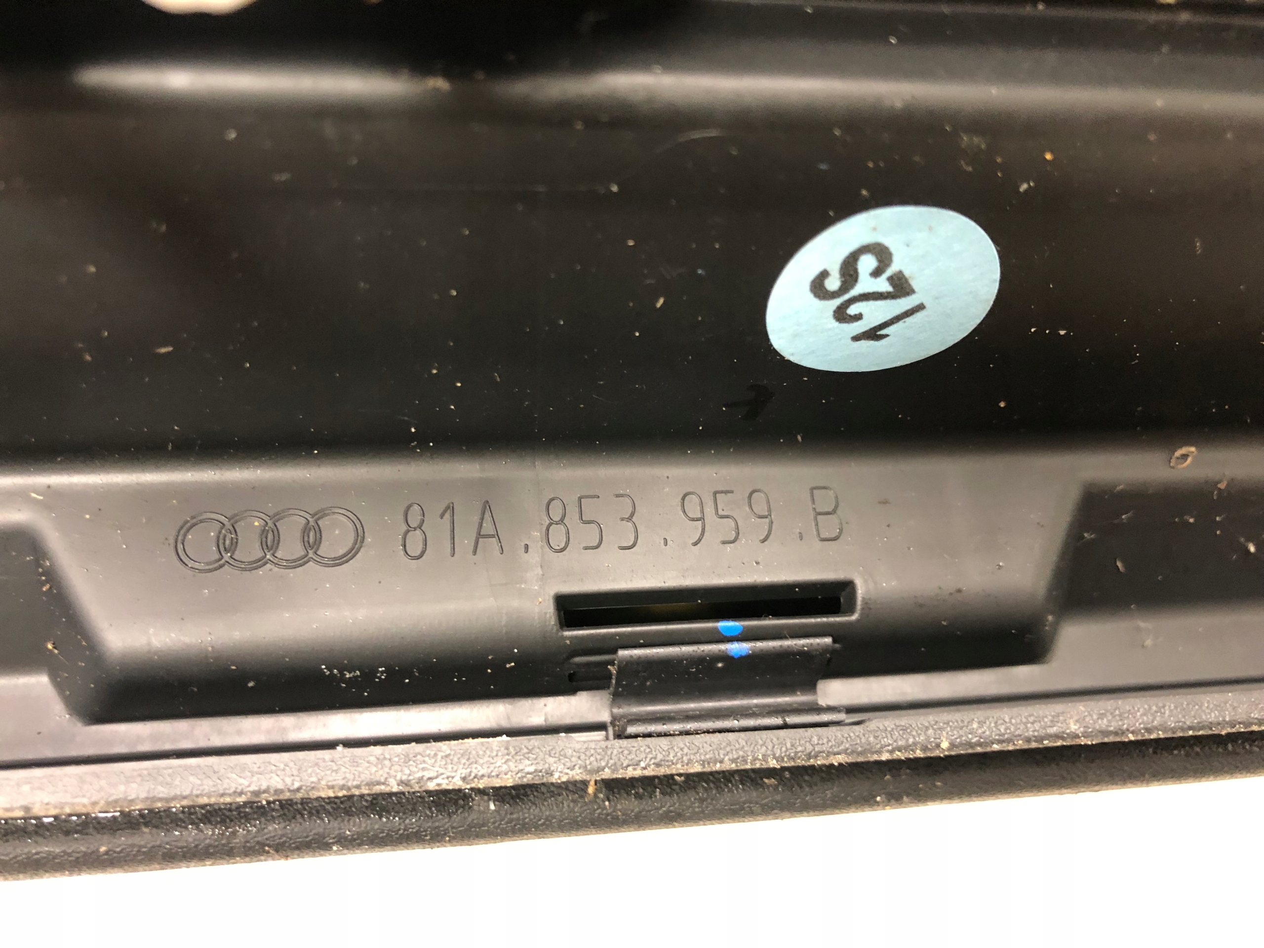 moulding door left front AUDI Q2 81A853959B