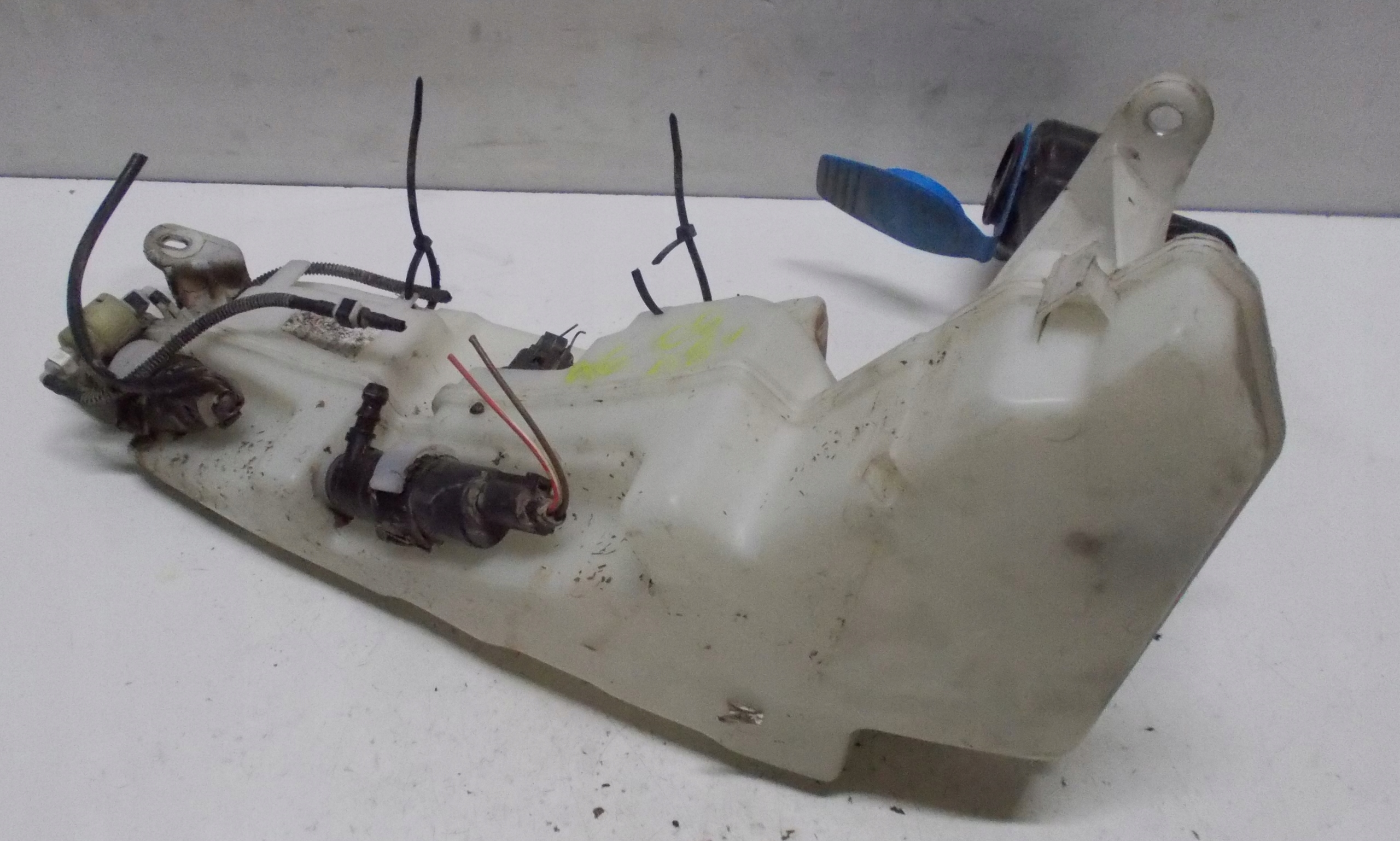 AUDI A6 C6 2.0 TFSI 08R washer fluid tank 4F0955453