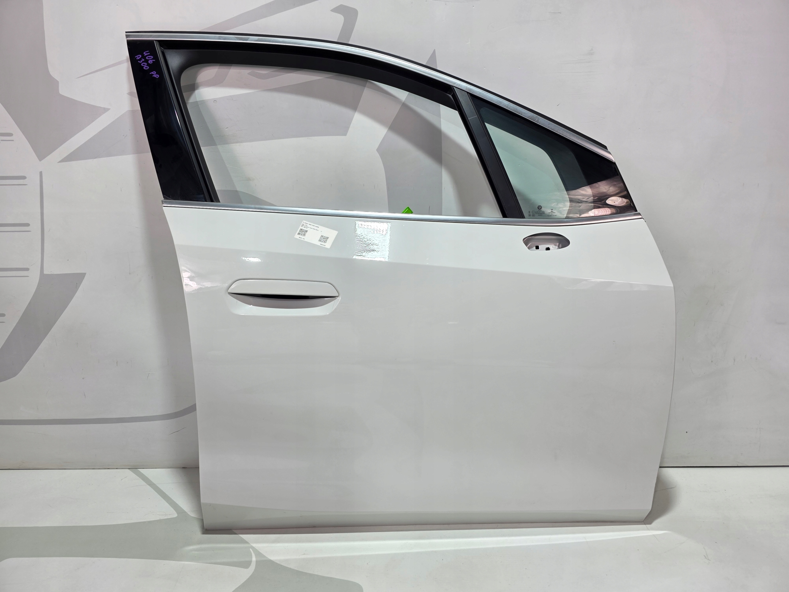 door right front BMW 2 U06 A300 Alpinweiss