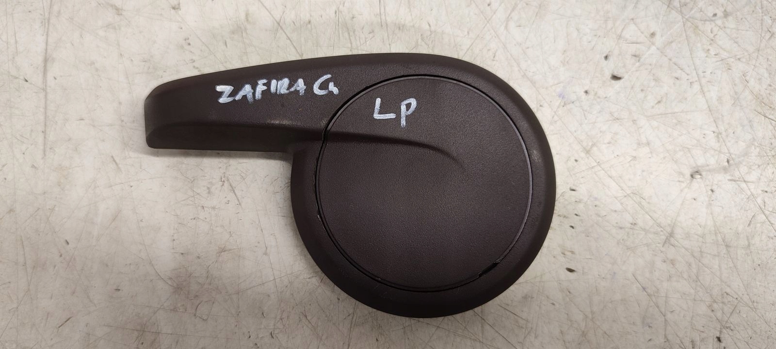 bracket handle seat left Opel Zafira C 2,0 CDTI
