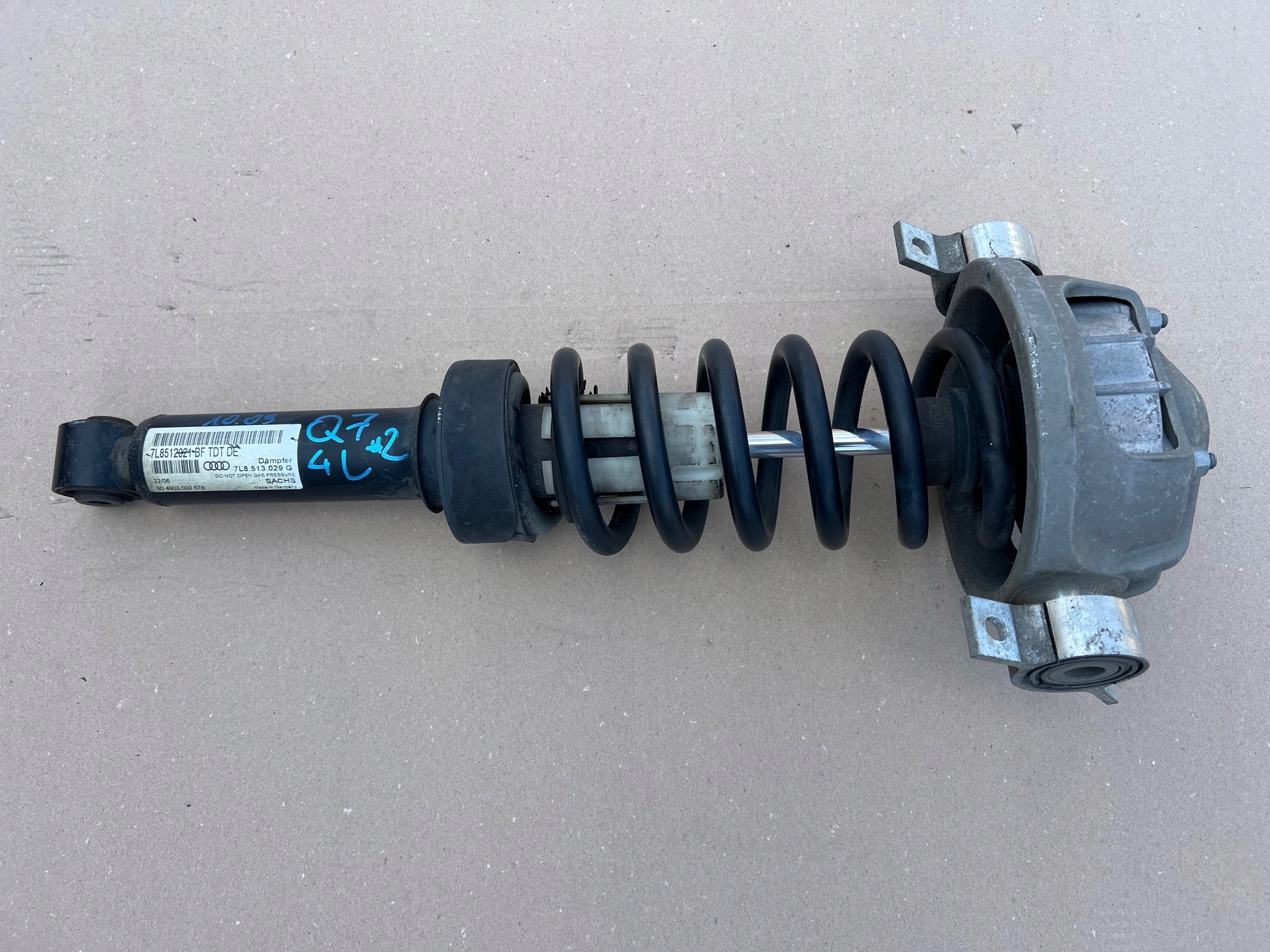 AUDI Q7 4L shock absorber rear part left right rear 7L8512021BF