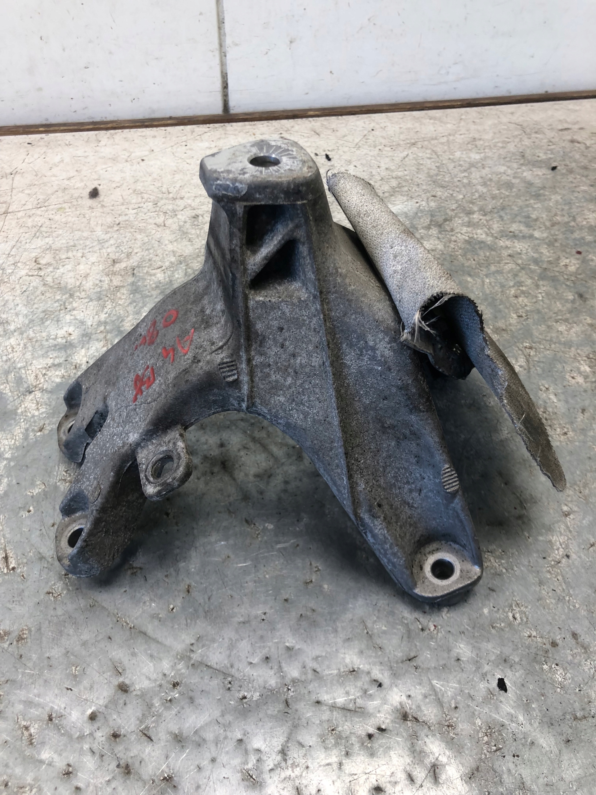holder engine mount AUDI A4 B8 8K0199308AP