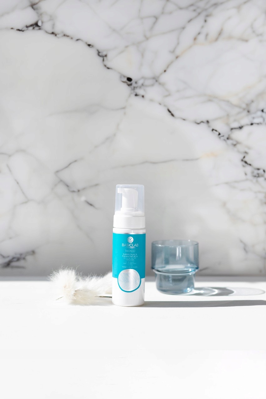 BasicLab Nawilżająca Pianka Myjąca do Skóry Suchej i Wrażliwej 150 ml Marka BasicLab Dermocosmetics