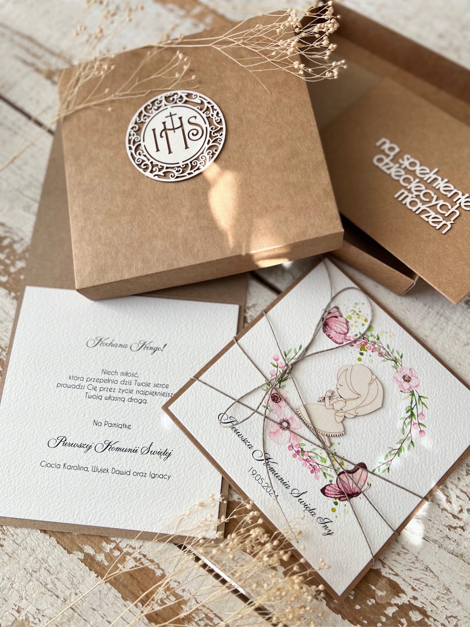 Personalizovaná ručně vyráběná společenská pohlednice suvenýr svatého přijímání přání