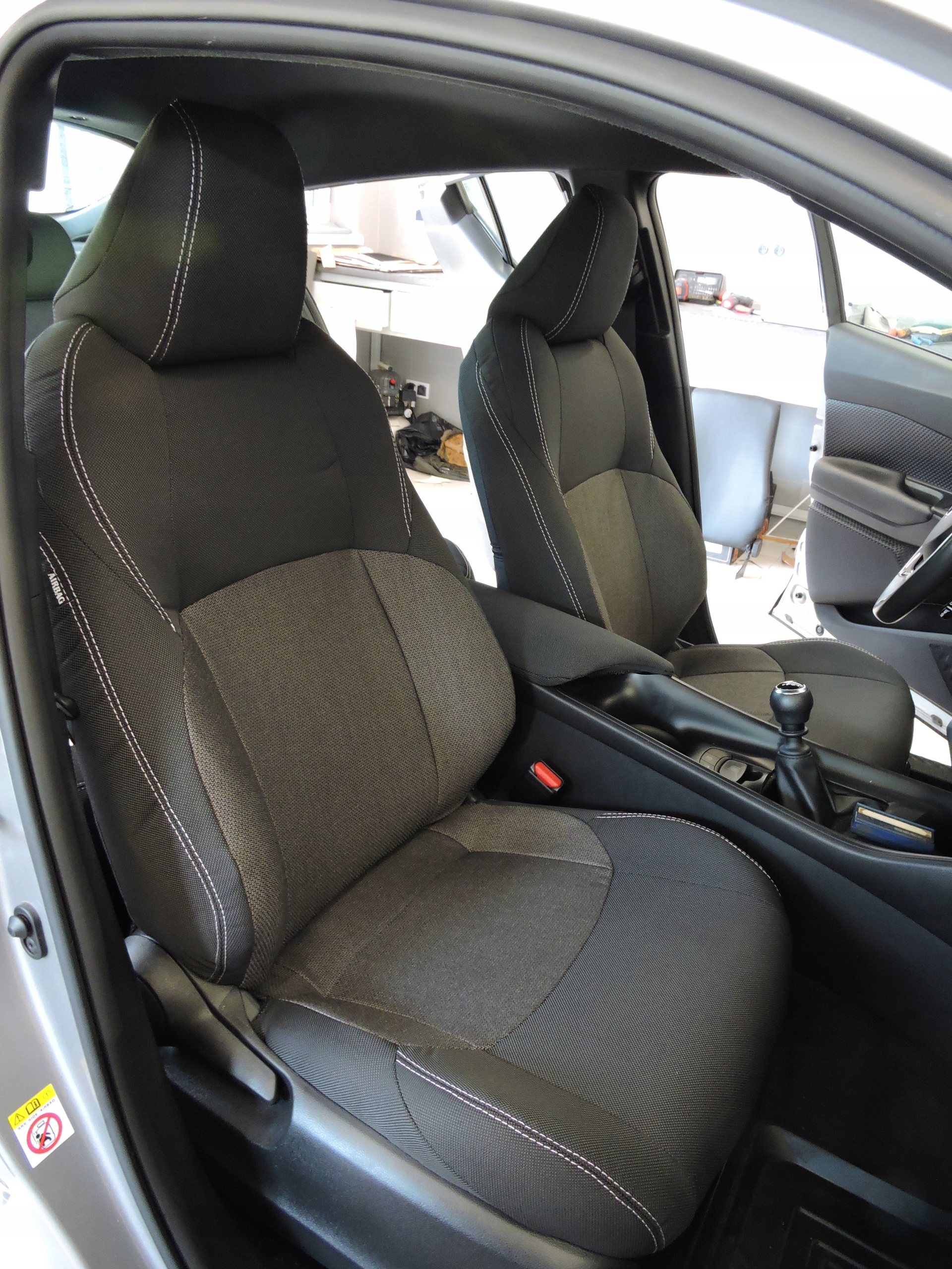 Pokrowce z tkanin tapicerskich Toyota Corolla E210