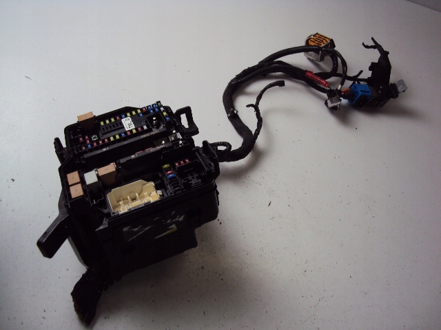 SKRZYNKA BEZPIECZNIKÓW HYUNDAI SANTA FE IV 18-