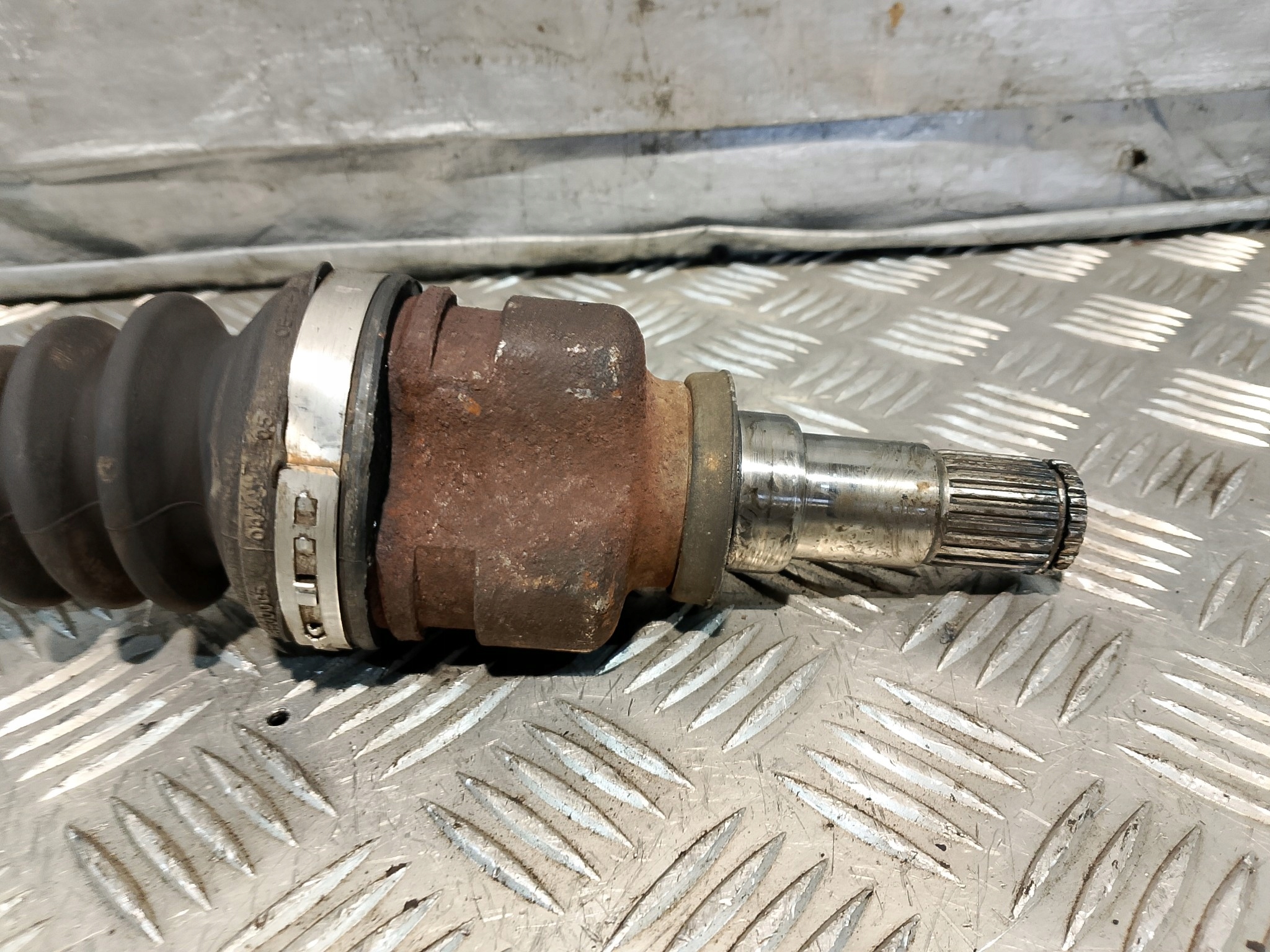 semi-axis left short. TOYOTA AYGO and 1 1.0 B