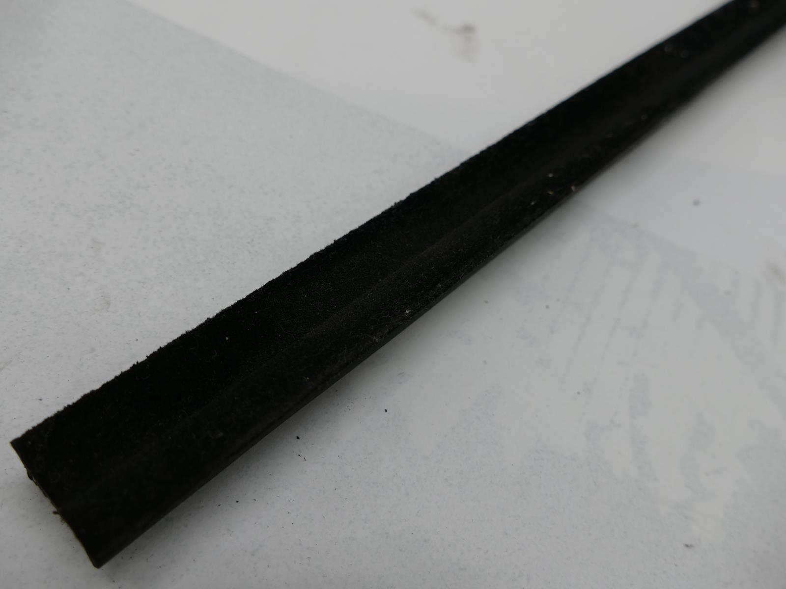 MERCEDES S W126 SE moulding dust left rear part