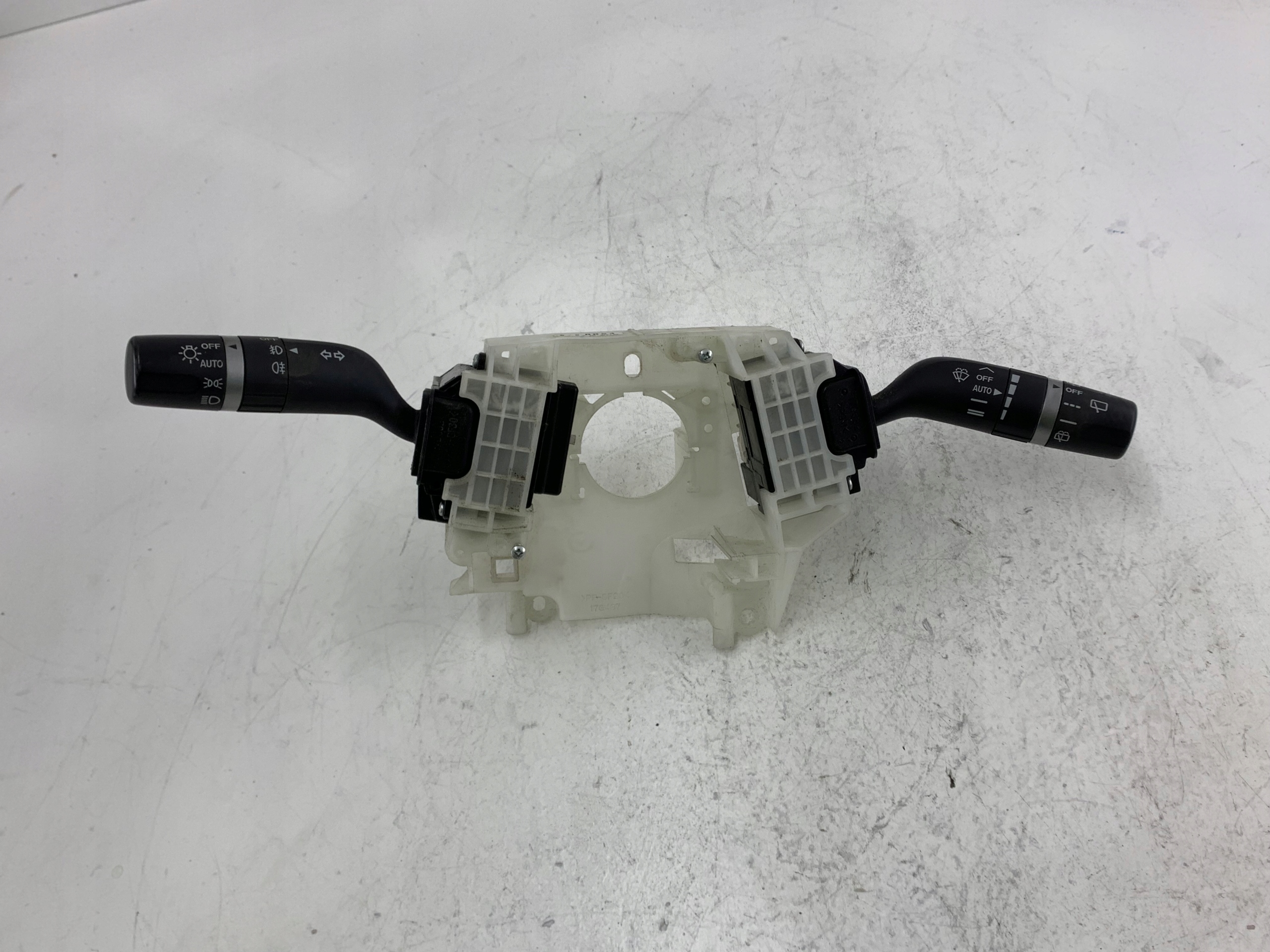 MAZDA 3 BL commande levier commodo sous volant BBS4 17G517